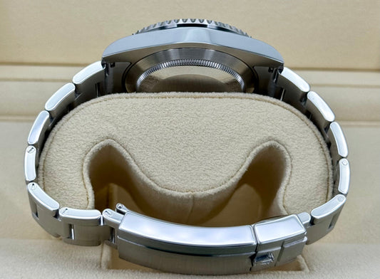 2018 Rolex Submariner “Hulkâ€?40mm 116610LV Green Dial - MyWatchLLC