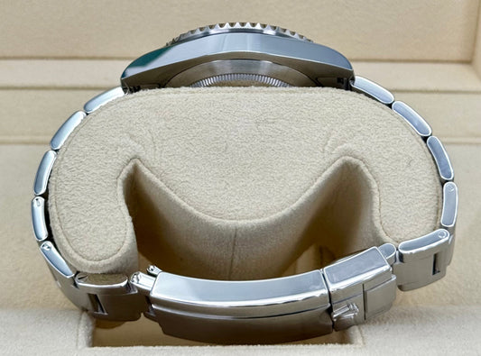 2015 Rolex Submariner Date "Hulk" 40mm 116610LV Green Dial - MyWatchLLC