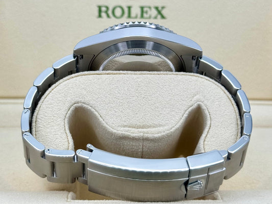 2019 Rolex Submariner "Hulk" 40mm 116610LV Green Dial - MyWatchLLC