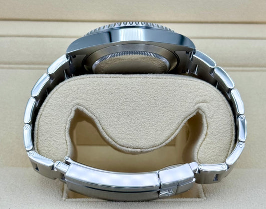 NEW 2020 Rolex Submariner "Hulk" 40mm 116610LV Green Dial - MyWatchLLC