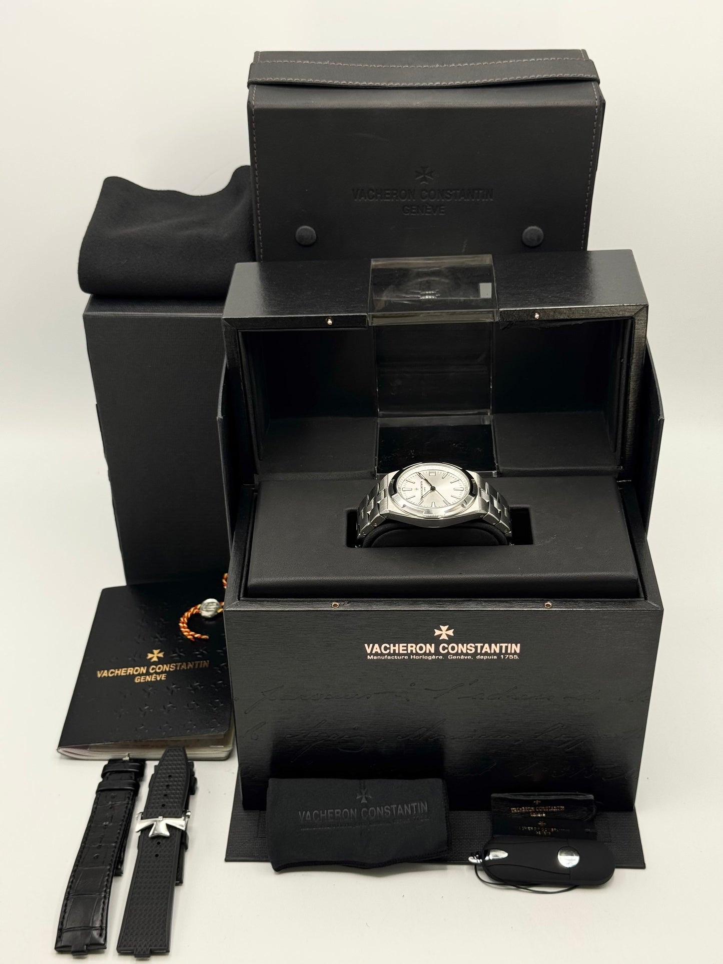 2018 Vacheron Constantin Overseas 41mm 4500V Stainless Silver Dial - MyWatchLLC