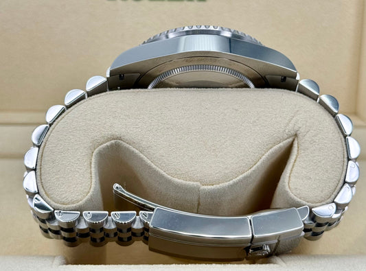 NEW 2019 GMT-Master II “Pepsiâ€?40mm 126710BLRO Jubilee Black Dial - MyWatchLLC