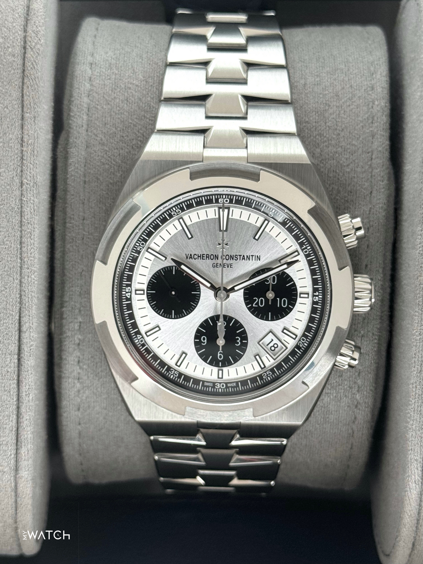 NEW 2025 Vacheron Constantin Overseas 42.5mm 5520V Stainless Steel Silver Dial - MyWatchLLC