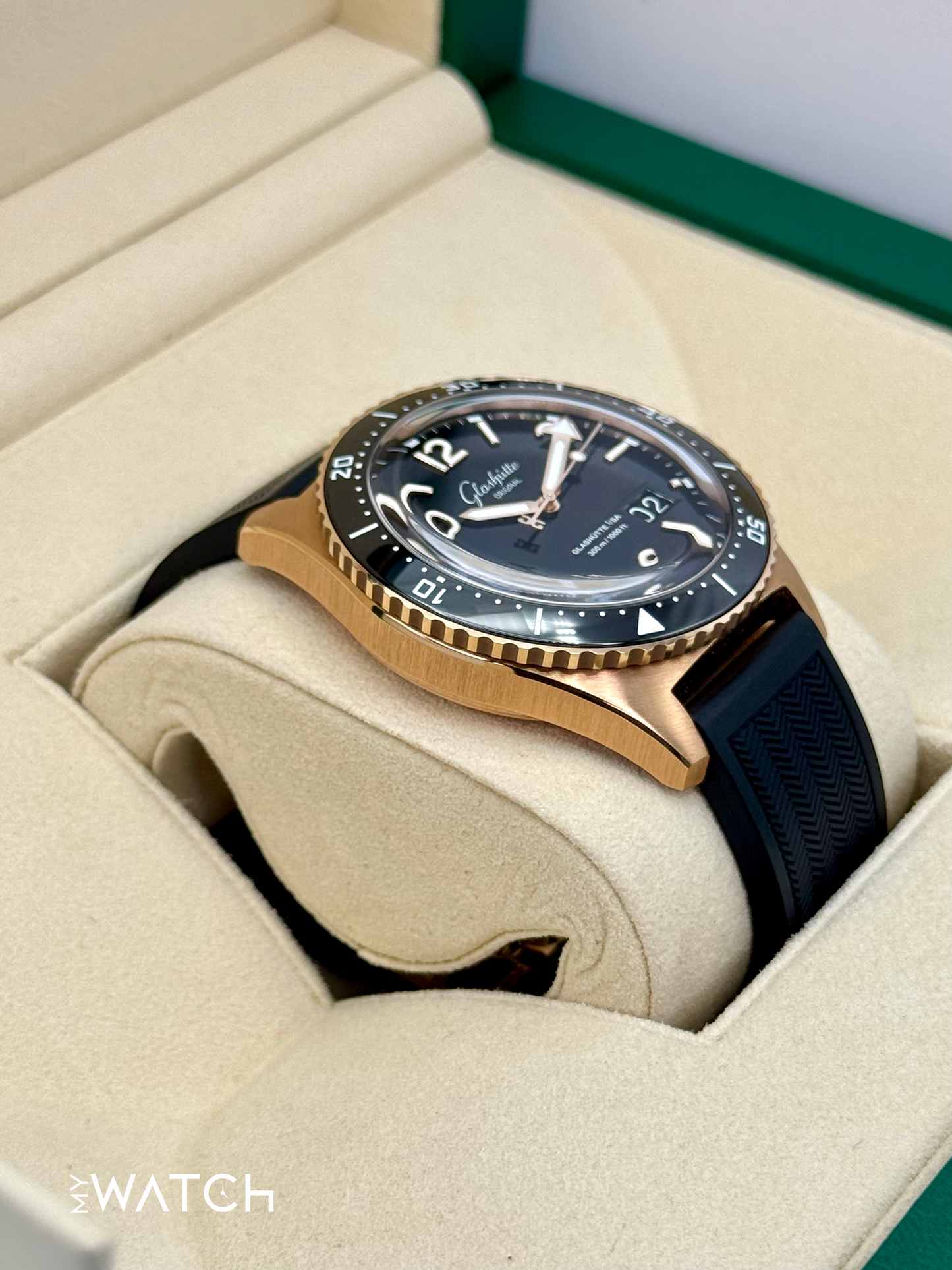 New 2025 Glashütte Seaq Panorama Date 43.2mm 1-36-13-03-90 Red Gold - MyWatchLLC