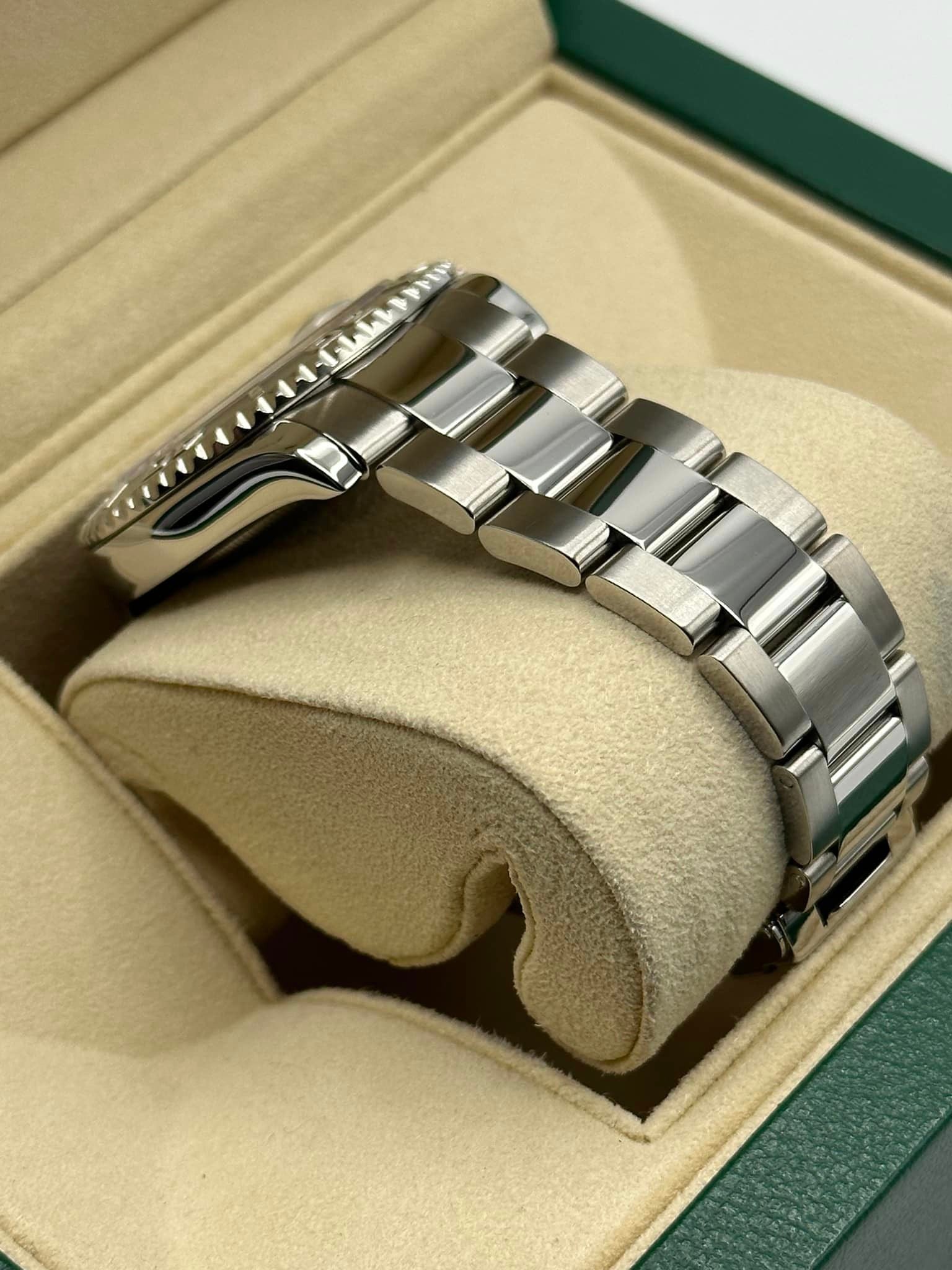 Rolex Yacht-Master 40mm 16622 Platinum Bezel Silver Dial - MyWatchLLC