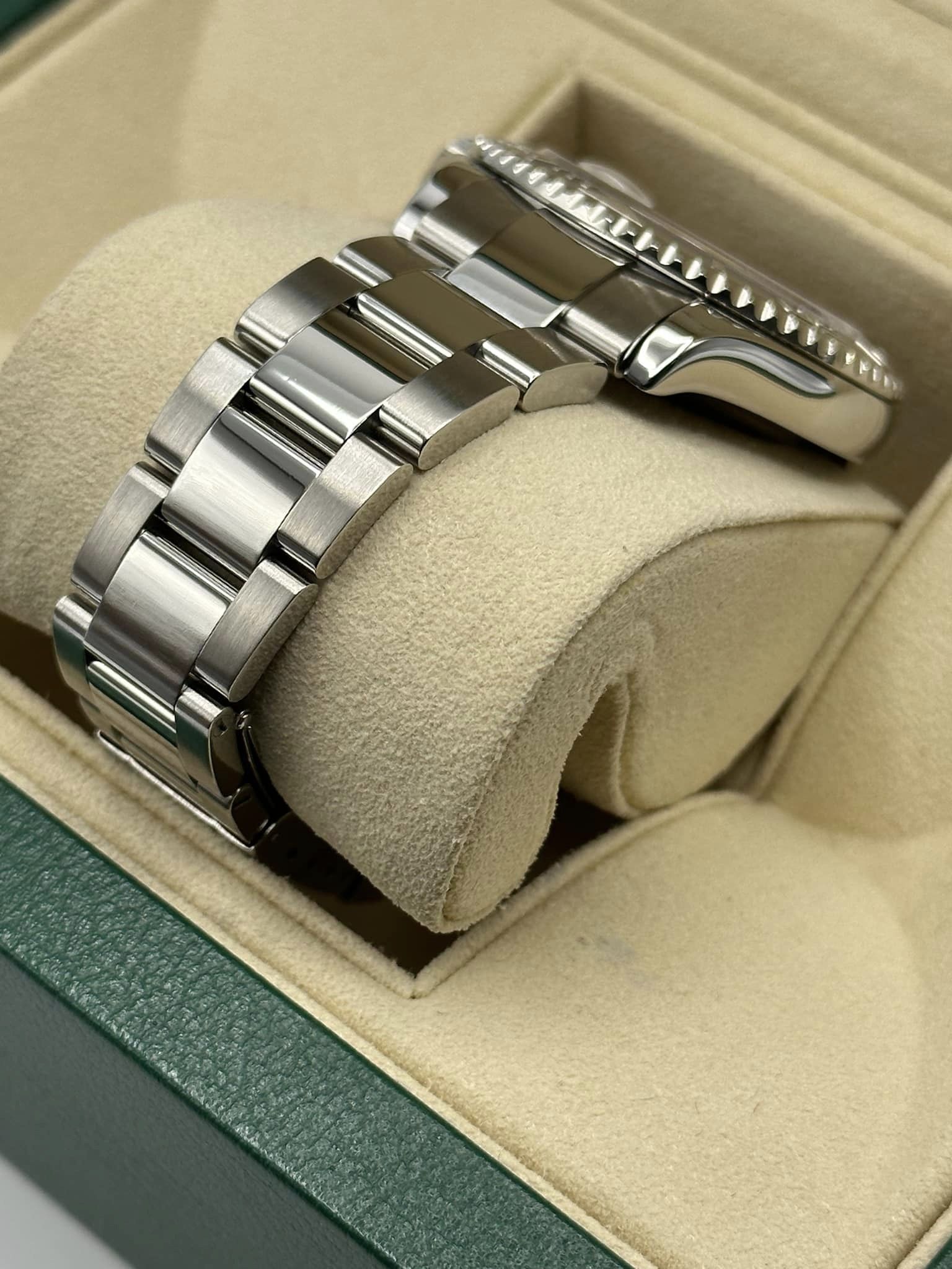 Rolex Yacht-Master 40mm 16622 Platinum Bezel Silver Dial - MyWatchLLC