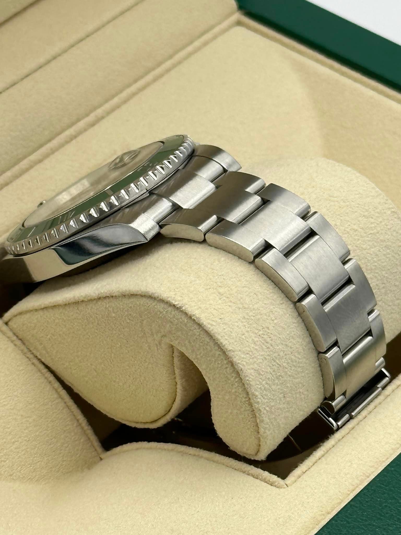 Rolex Submariner “Hulkâ€?116610LV Stainless Steel Green Dial - MyWatchLLC