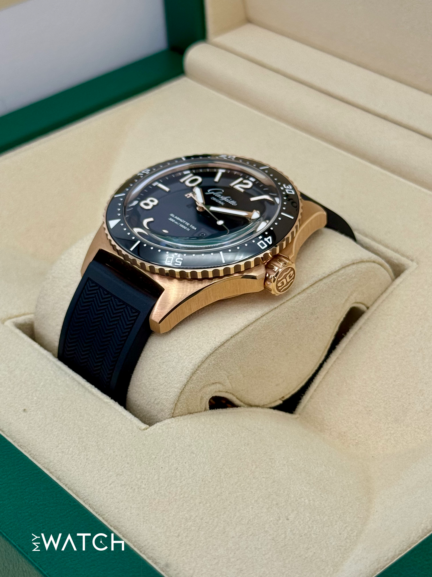 New 2025 Glashütte Seaq Panorama Date 43.2mm 1-36-13-03-90 Red Gold - MyWatchLLC