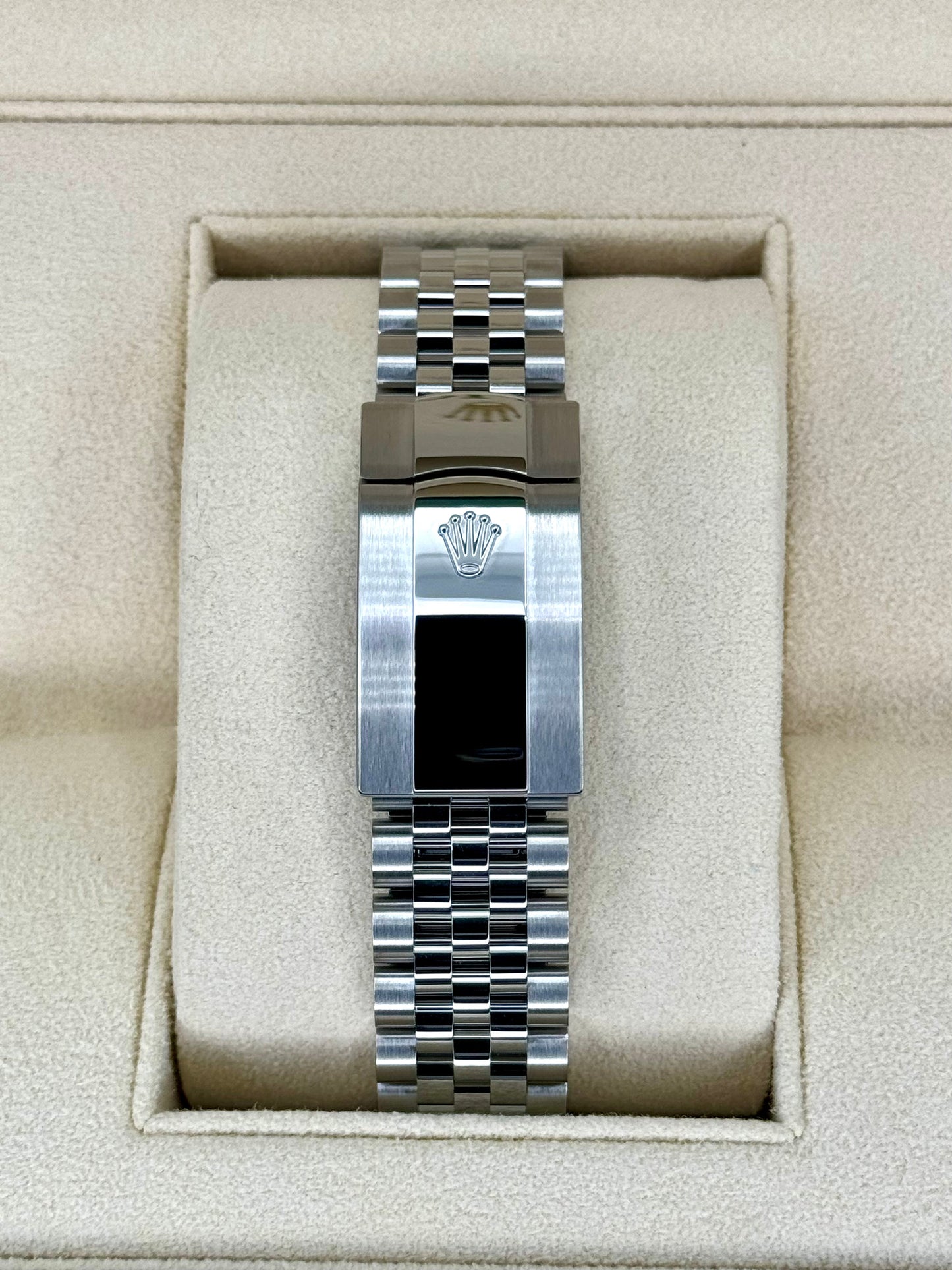 NEW 2023 Rolex Datejust 36mm 126234 Stainless Steel Jubilee Purple Dial - MyWatchLLC