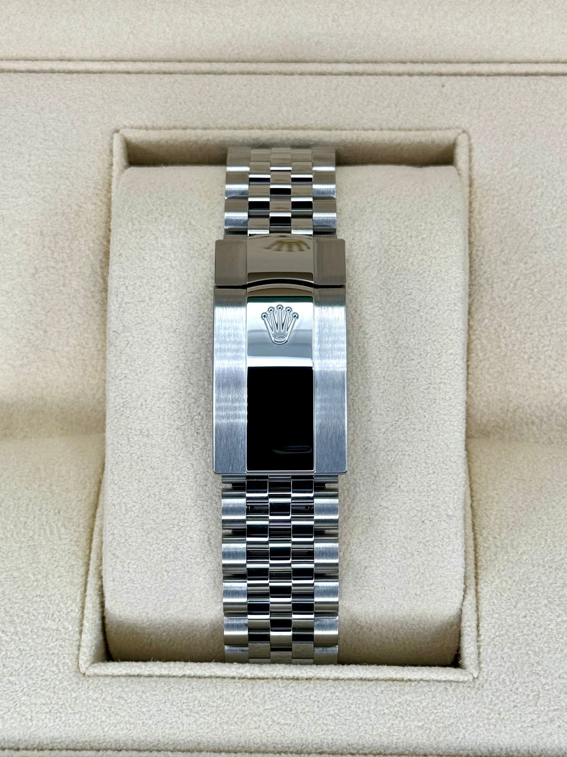 NEW 2023 Rolex Datejust 36mm 126234 Stainless Steel Jubilee Purple Dial - MyWatchLLC