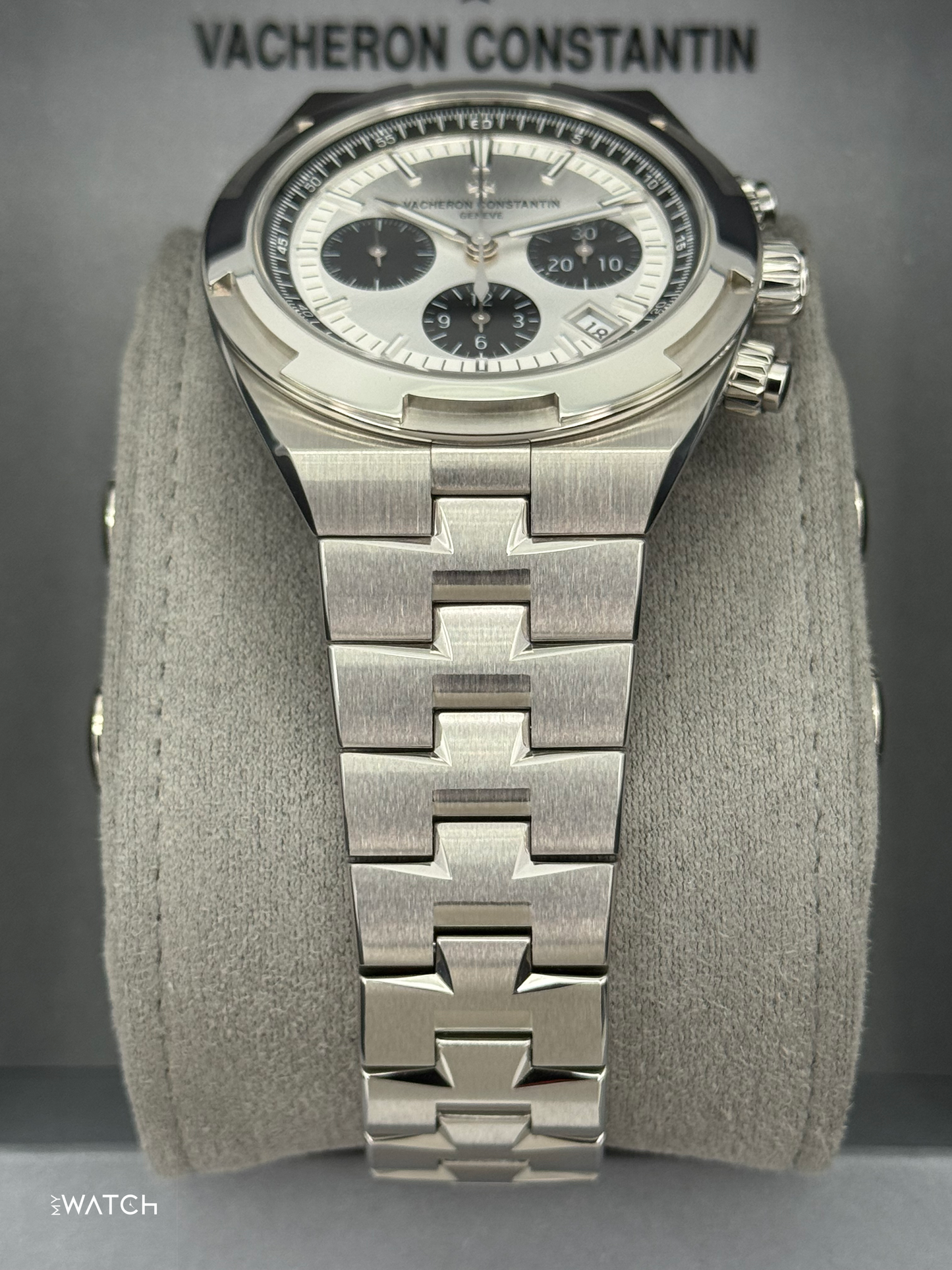 NEW 2025 Vacheron Constantin Overseas 42.5mm 5520V Stainless Steel Silver Dial - MyWatchLLC