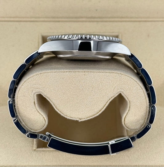 Rolex Submariner Date "Hulk" 40mm 116610LV Stainless Steel Green Dial - MyWatchLLC