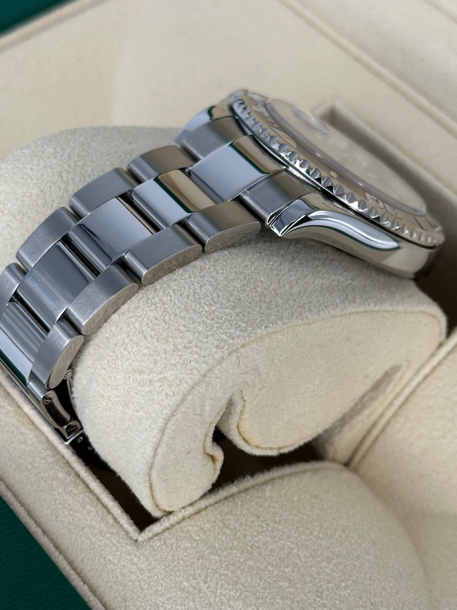 2004 Rolex Yacht-Master 40mm 16622 Stainless Steel Oyster Silver Dial - MyWatchLLC