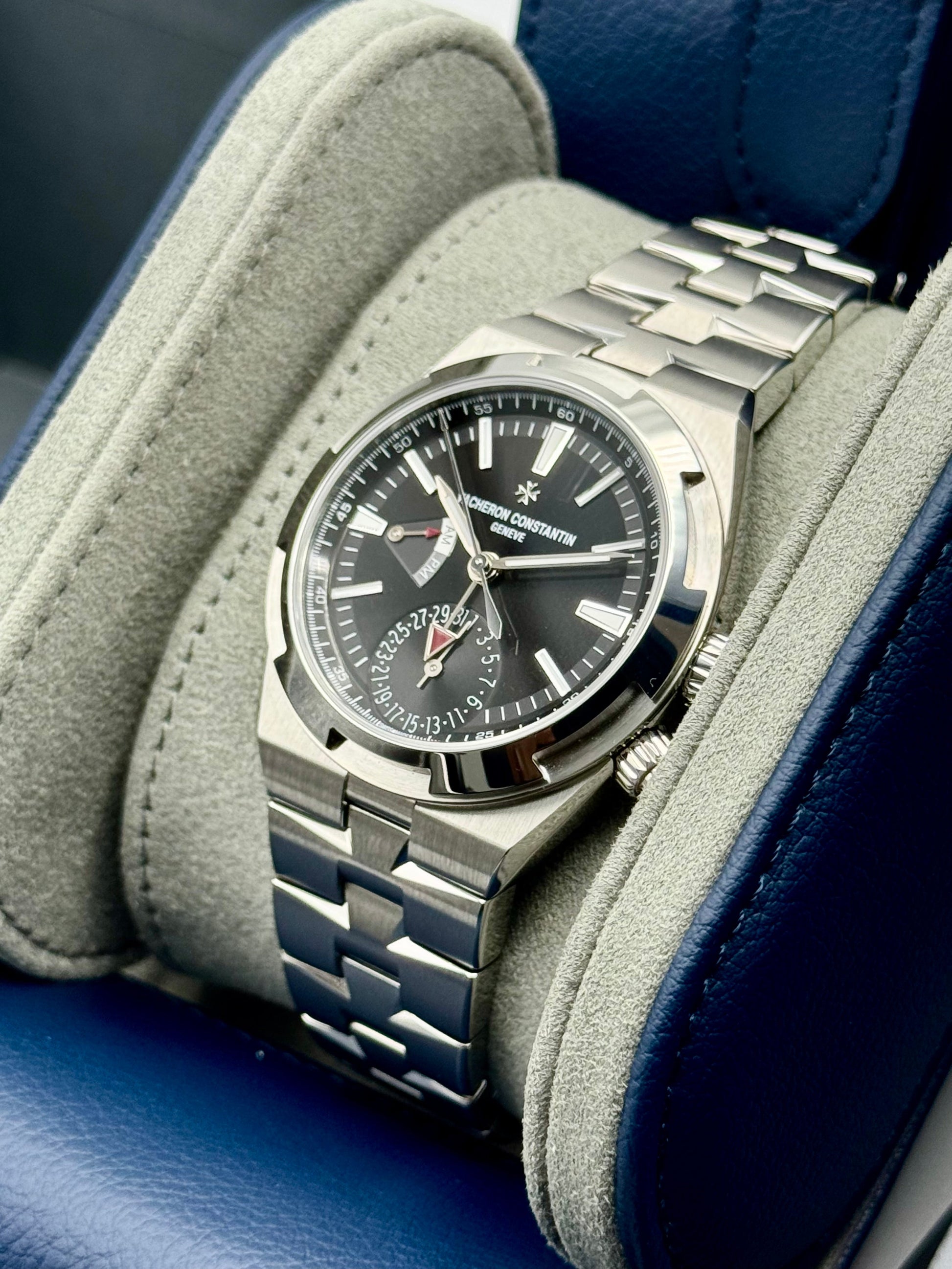 NEW 2025 Vacheron Constantin Overseas 41mm 7920V Dual Time Black Dial - MyWatchLLC