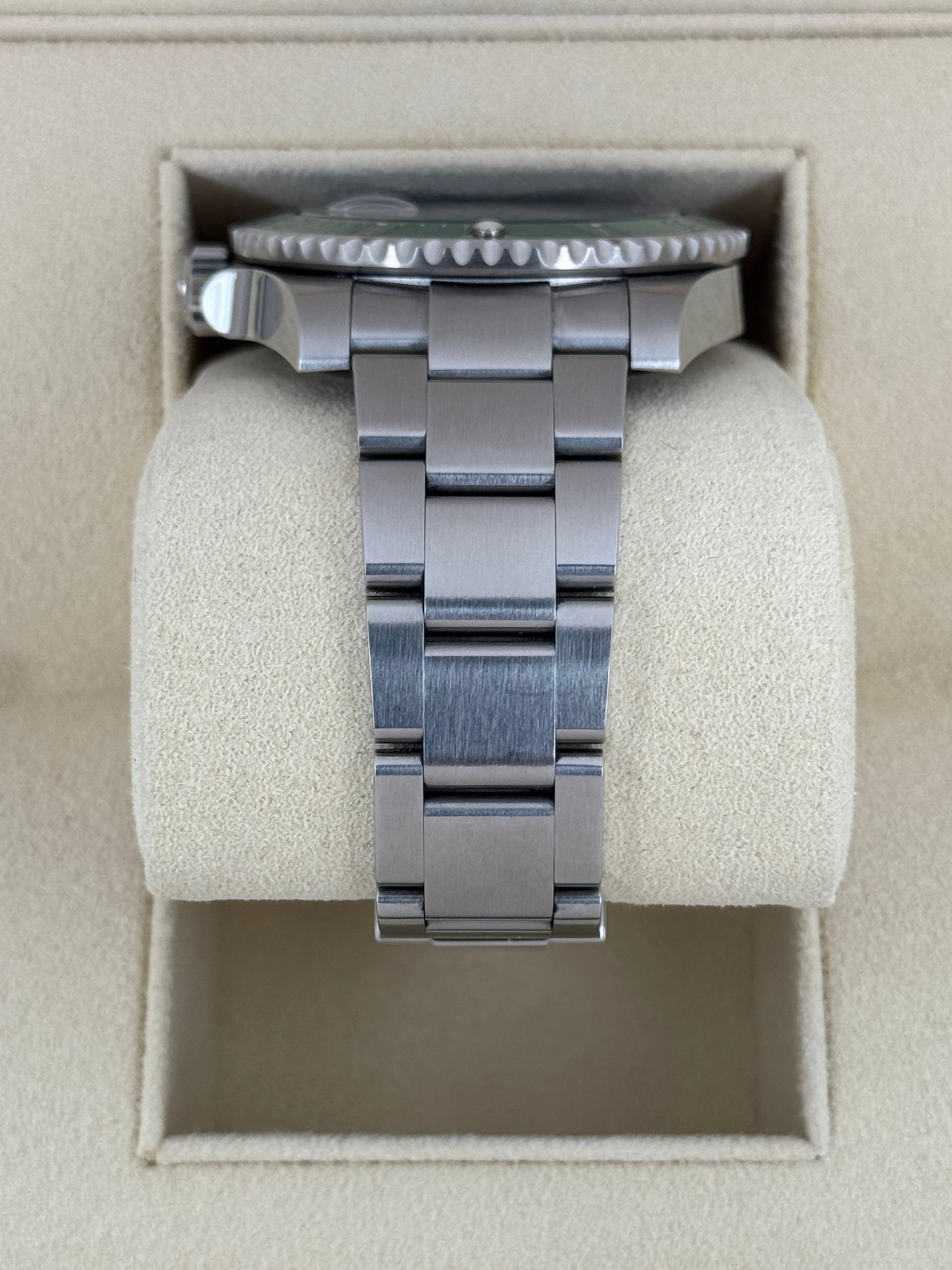 2019 Rolex Submariner “Hulkâ€?40mm 116610LV Green Dial - MyWatchLLC