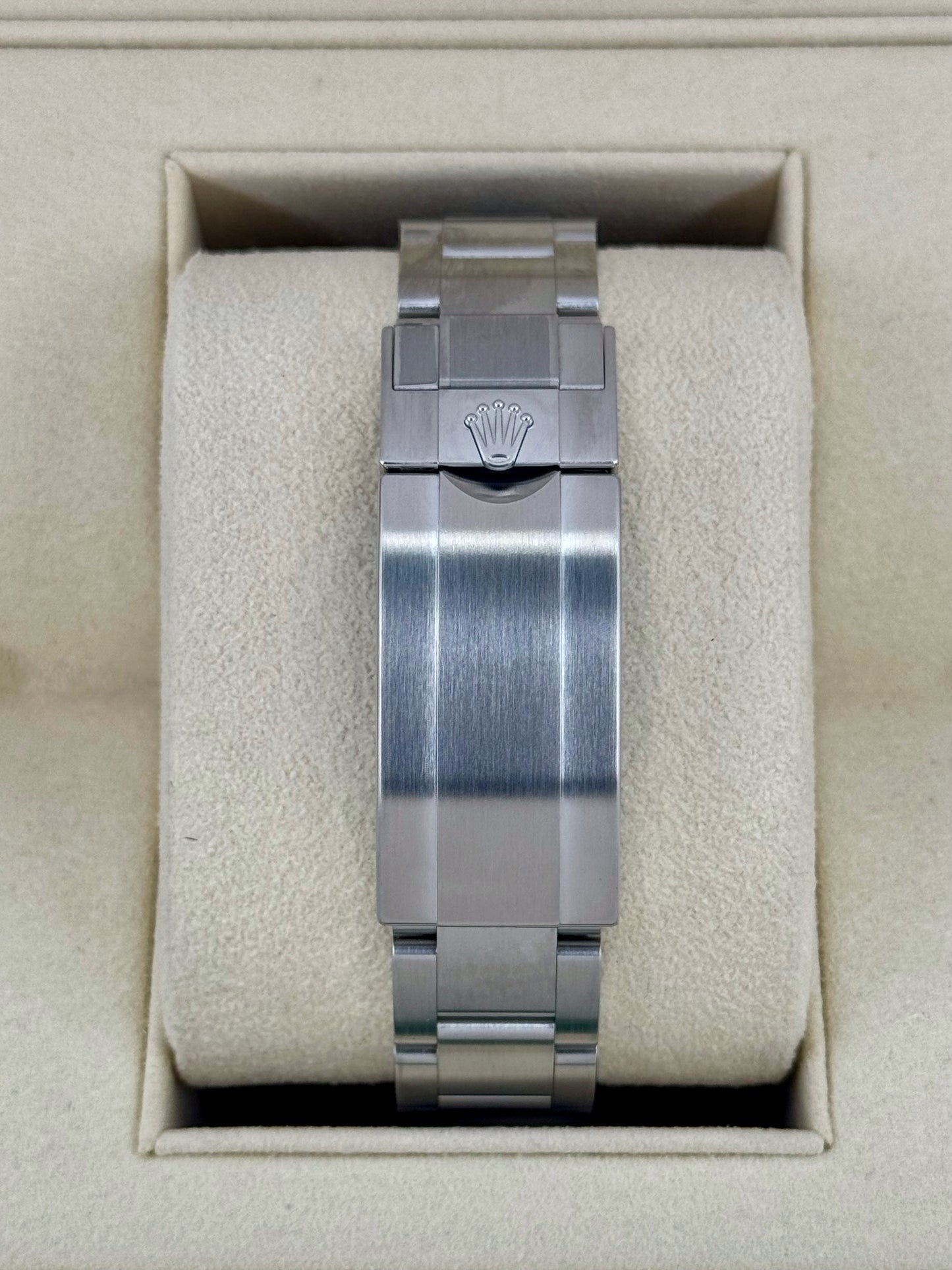 NEW OLD STOCK 2019 Rolex Submariner “Hulkâ€?40mm 116610LV Green Dial - MyWatchLLC