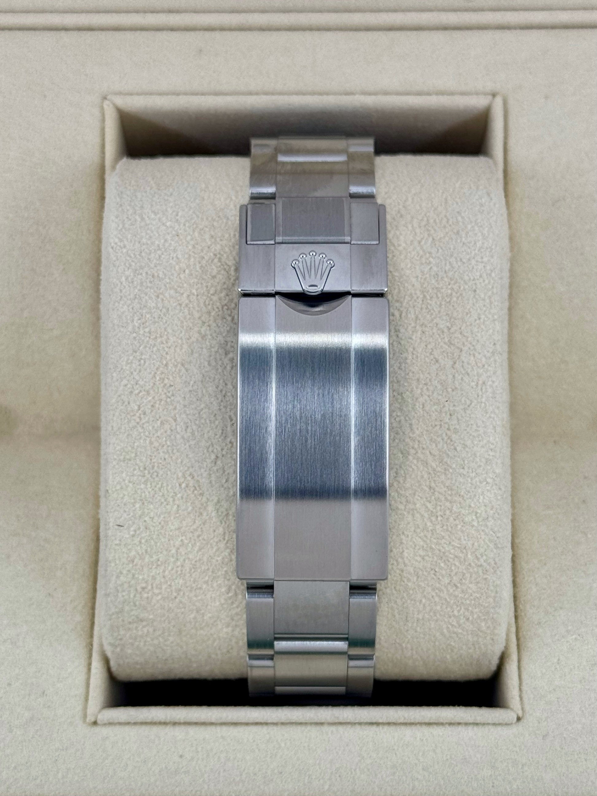 NEW OLD STOCK 2019 Rolex Submariner “Hulkâ€?40mm 116610LV Green Dial - MyWatchLLC