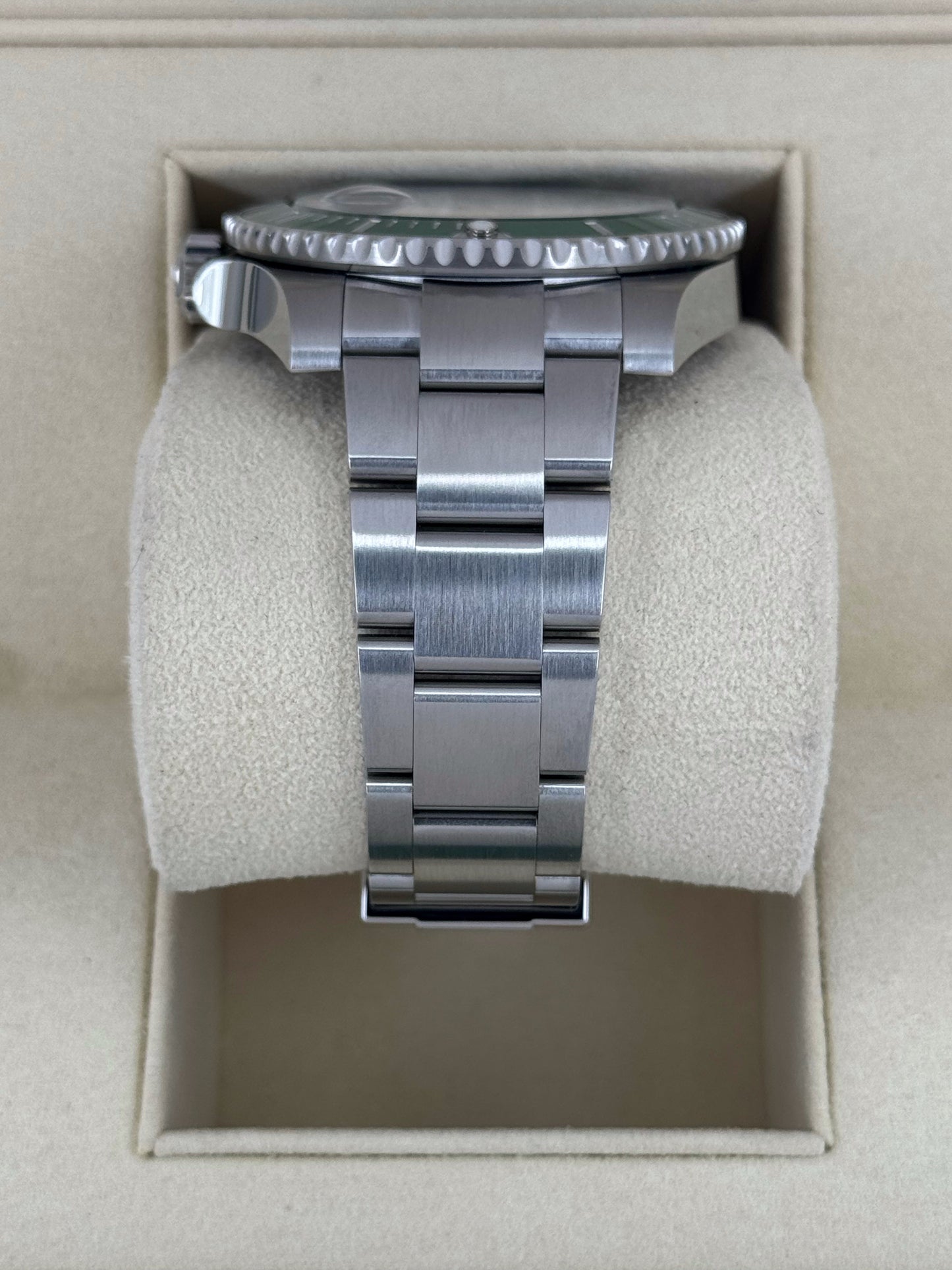 NEW OLD STOCK 2019 Rolex Submariner “Hulkâ€?40mm 116610LV Green Dial - MyWatchLLC