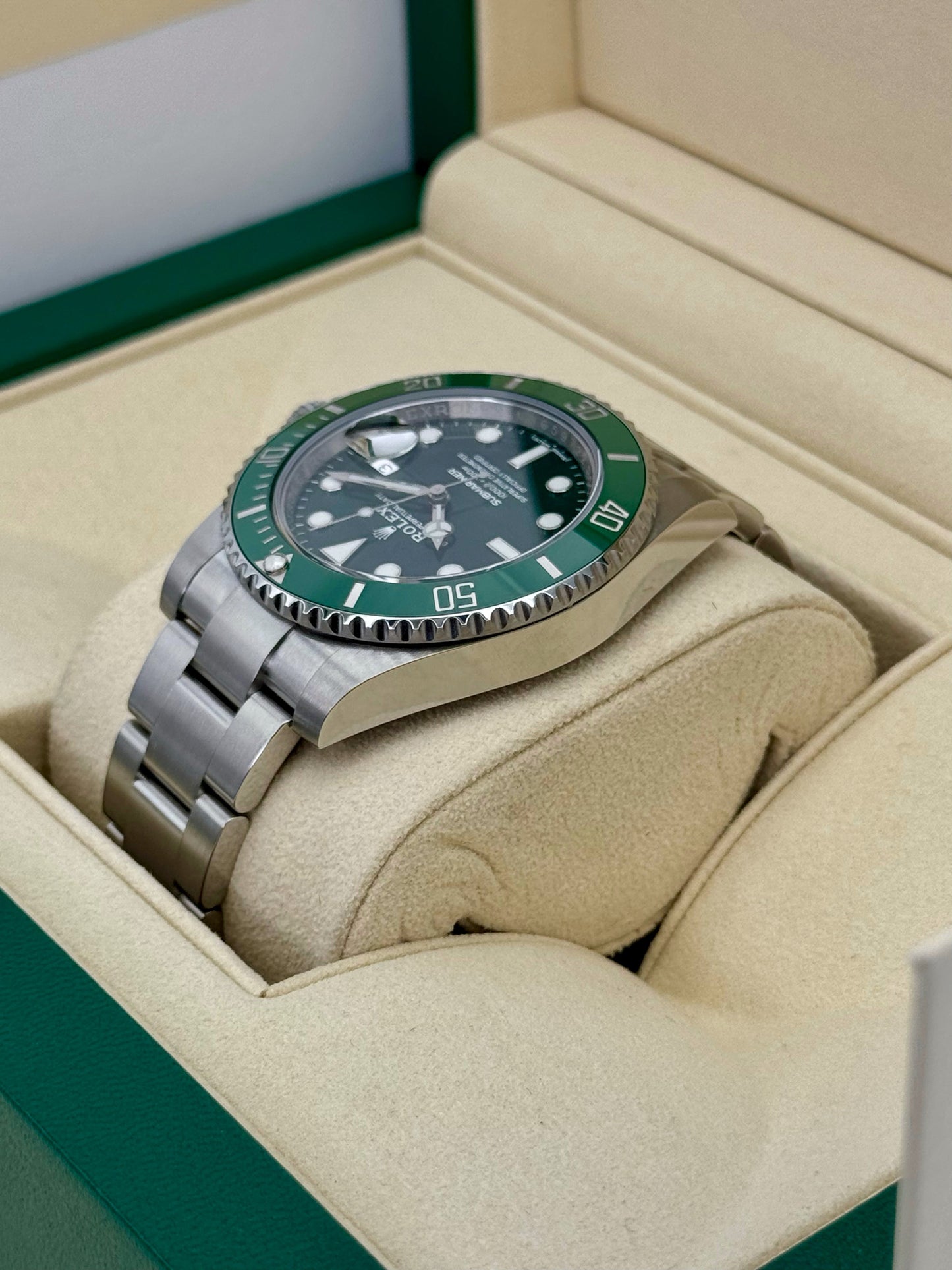 NEW OLD STOCK 2019 Rolex Submariner “Hulkâ€?40mm 116610LV Green Dial - MyWatchLLC