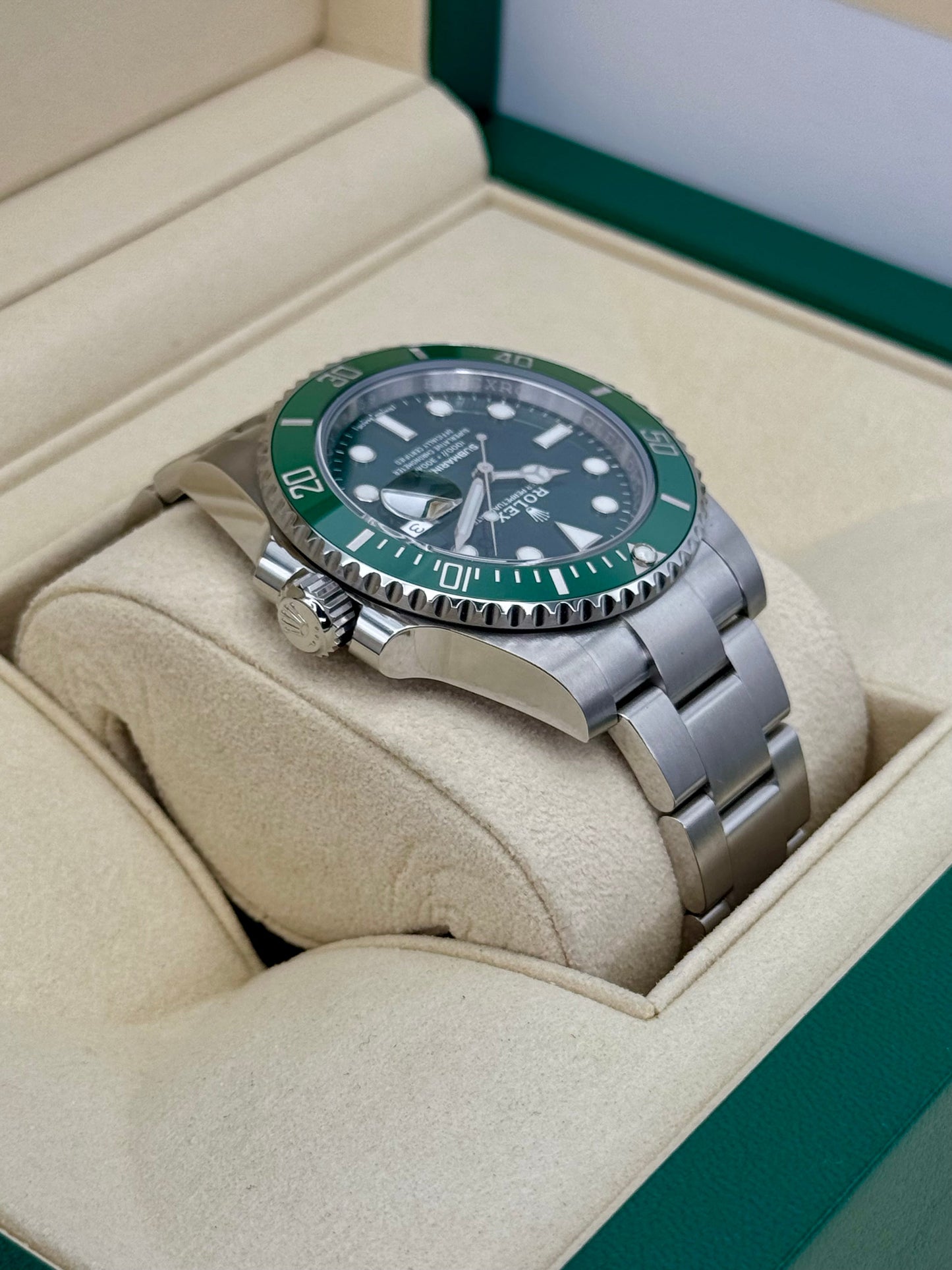 NEW OLD STOCK 2019 Rolex Submariner “Hulkâ€?40mm 116610LV Green Dial - MyWatchLLC