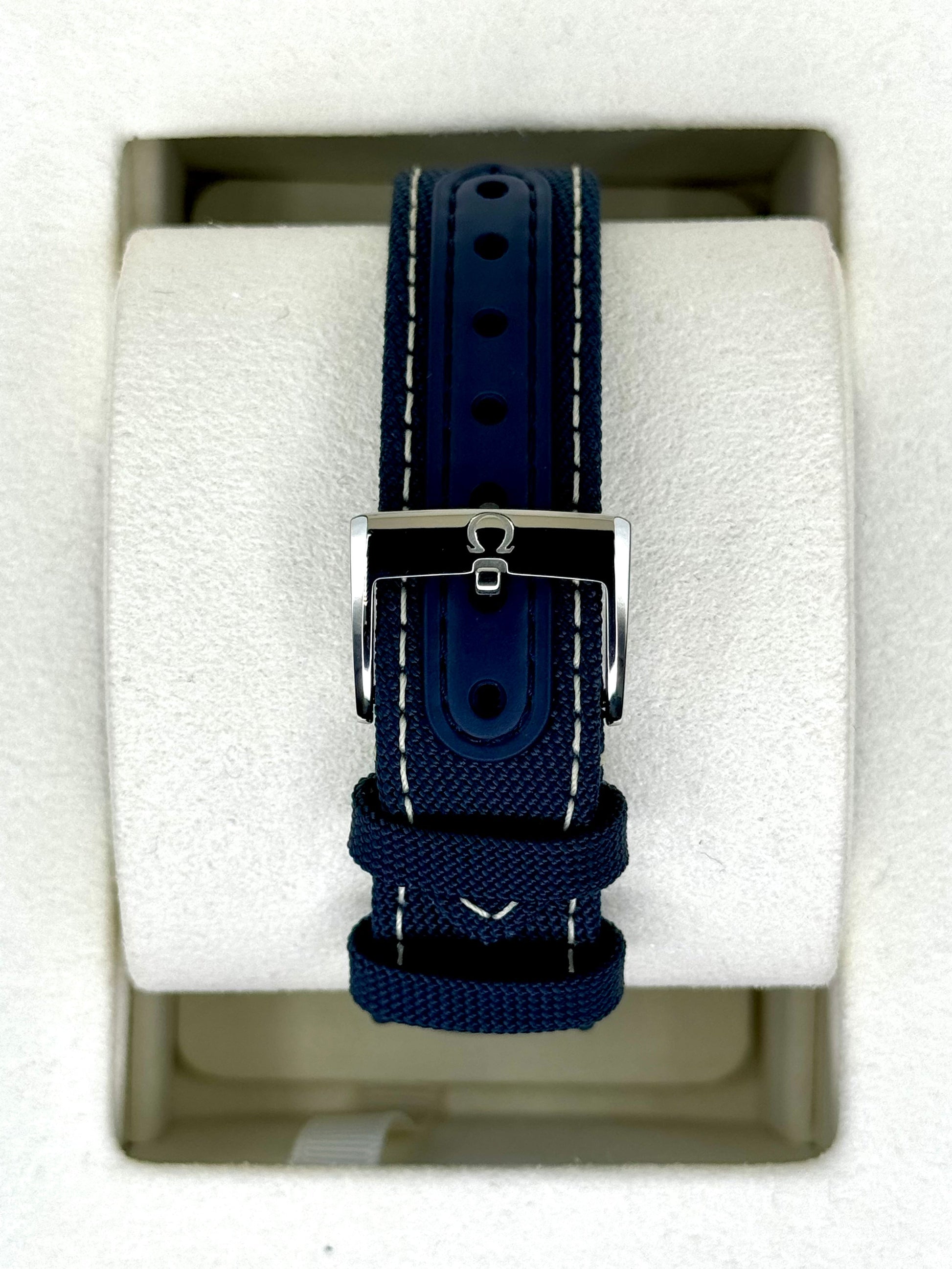 NEW 2024 Omega Speedmaster Silver Snoopy Award 310.32.42.50.02.001 - MyWatchLLC