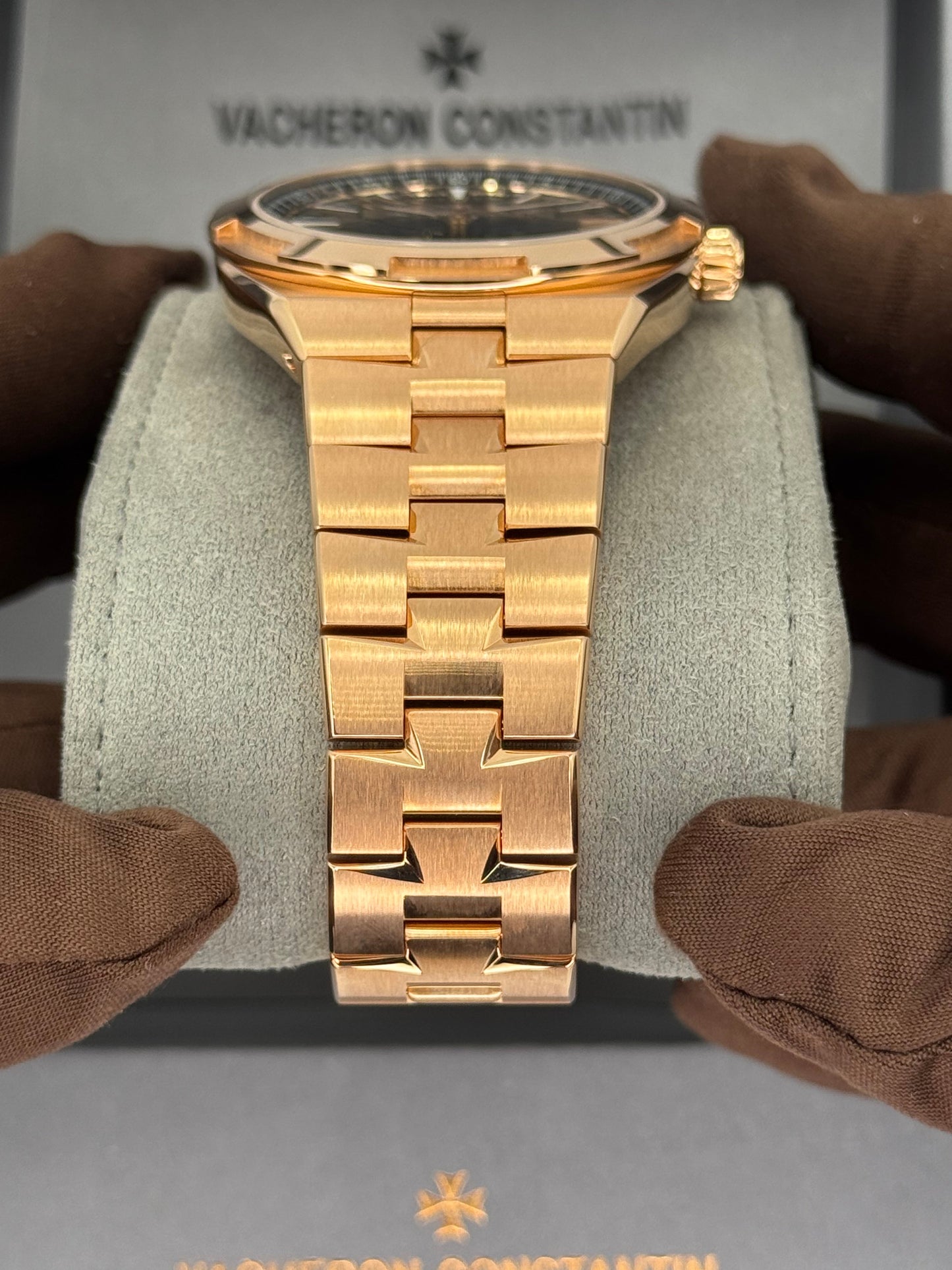 NEW 2025 Vacheron Constantin Overseas 41mm 4520V Pink Gold Green Dial - MyWatchLLC