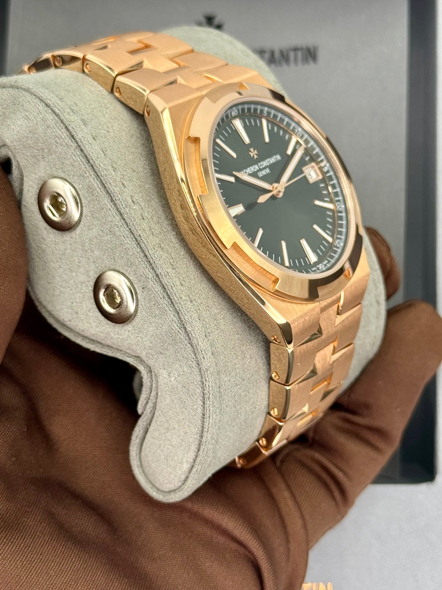 NEW 2025 Vacheron Constantin Overseas 41mm 4520V Pink Gold Green Dial - MyWatchLLC