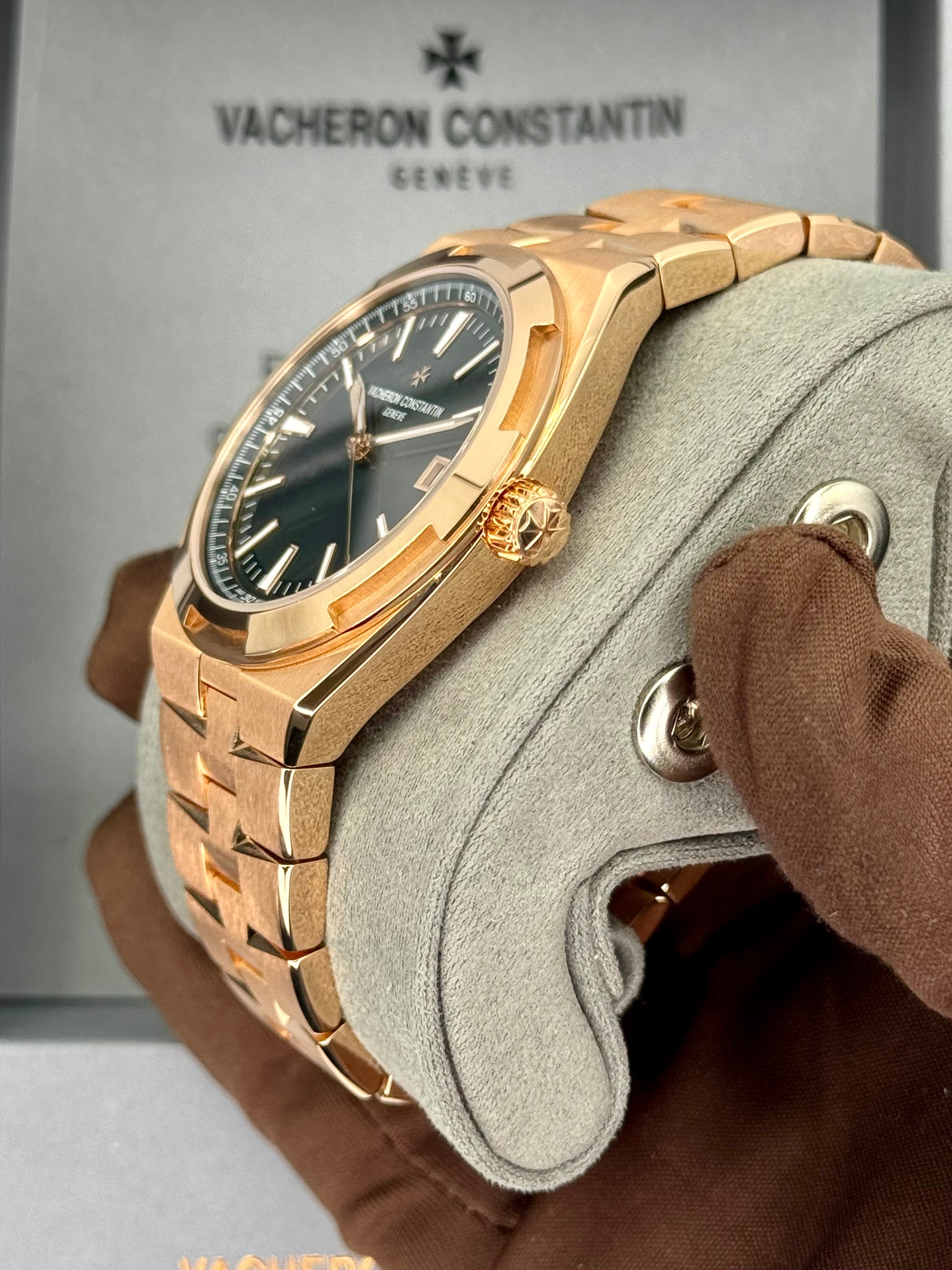 NEW 2025 Vacheron Constantin Overseas 41mm 4520V Pink Gold Green Dial - MyWatchLLC