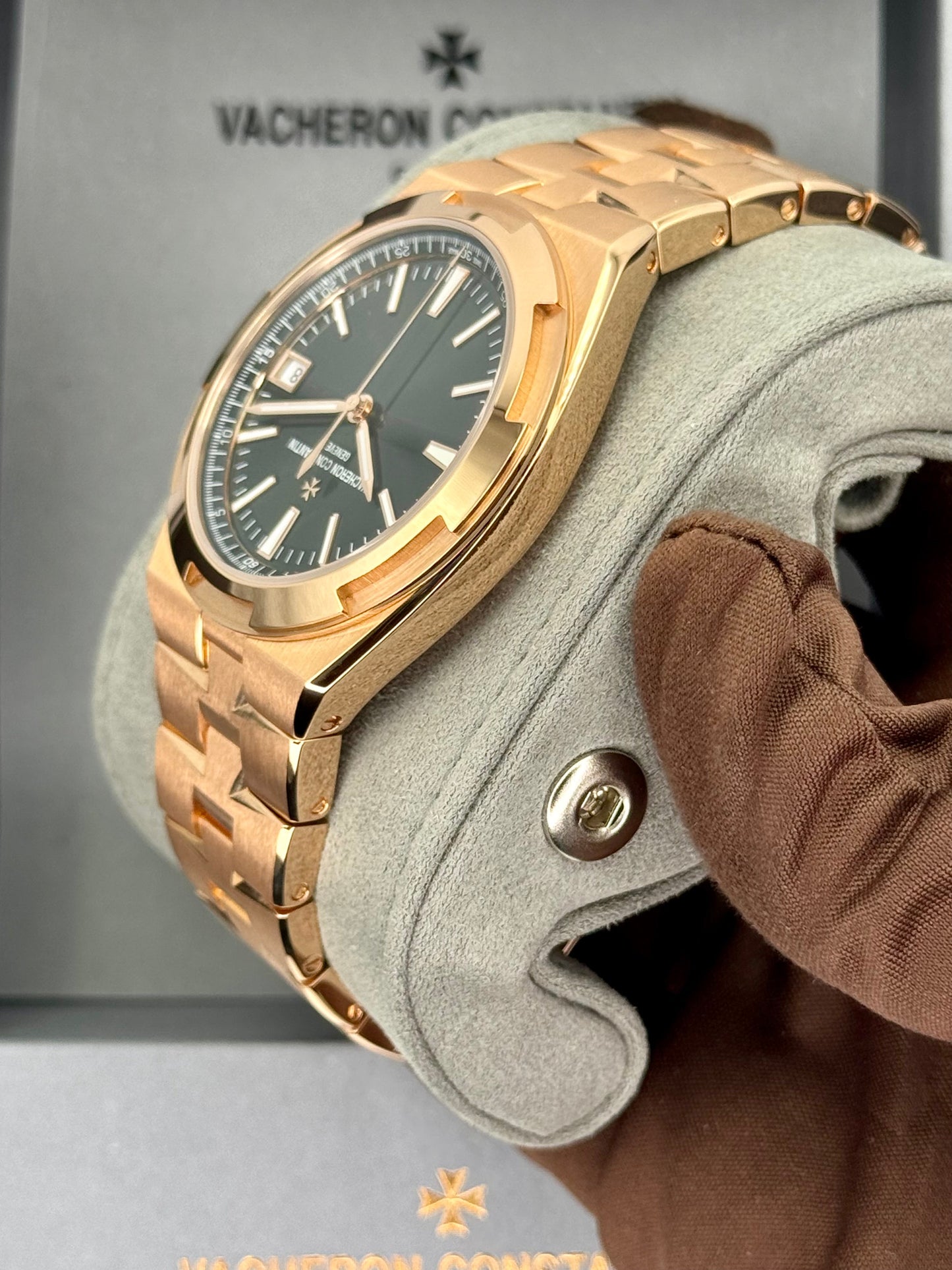 NEW 2025 Vacheron Constantin Overseas 41mm 4520V Pink Gold Green Dial - MyWatchLLC