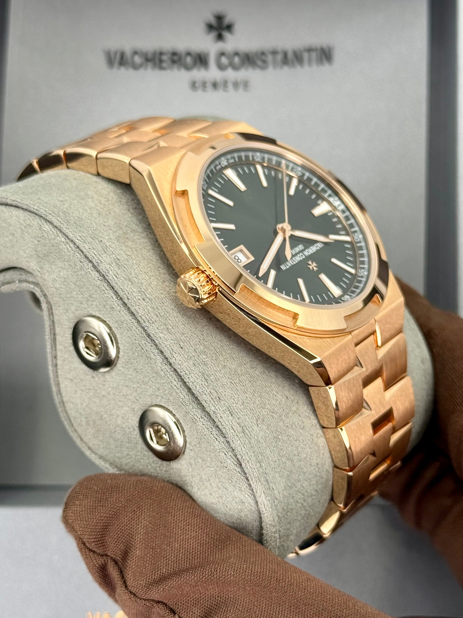 NEW 2025 Vacheron Constantin Overseas 41mm 4520V Pink Gold Green Dial - MyWatchLLC