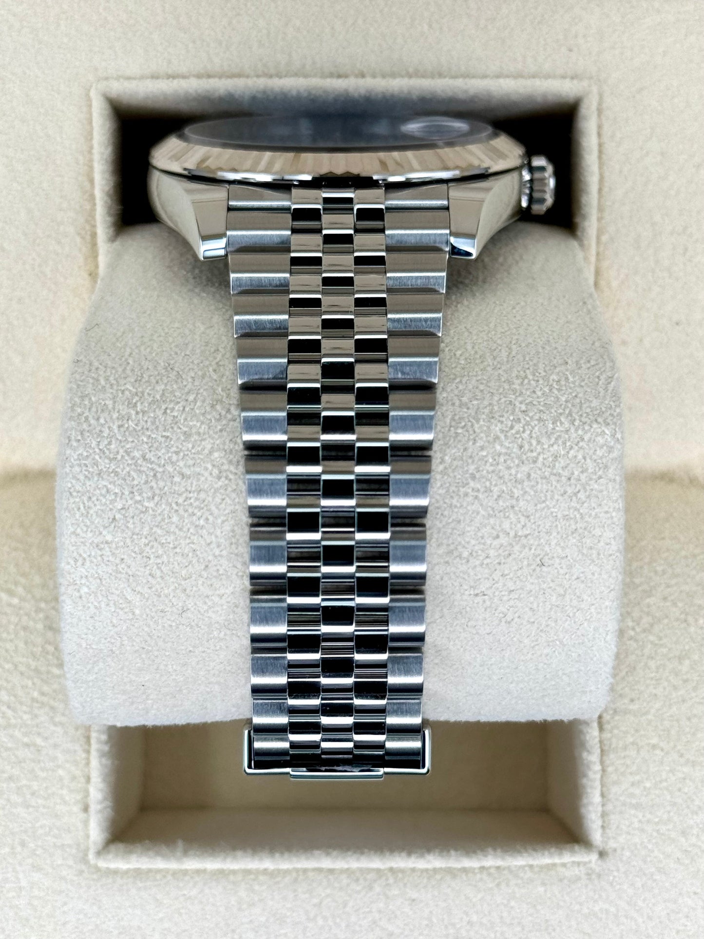 NEW 2024 Rolex Datejust 41mm 126334 Jubilee Blue Roman Numeral Dial - MyWatchLLC