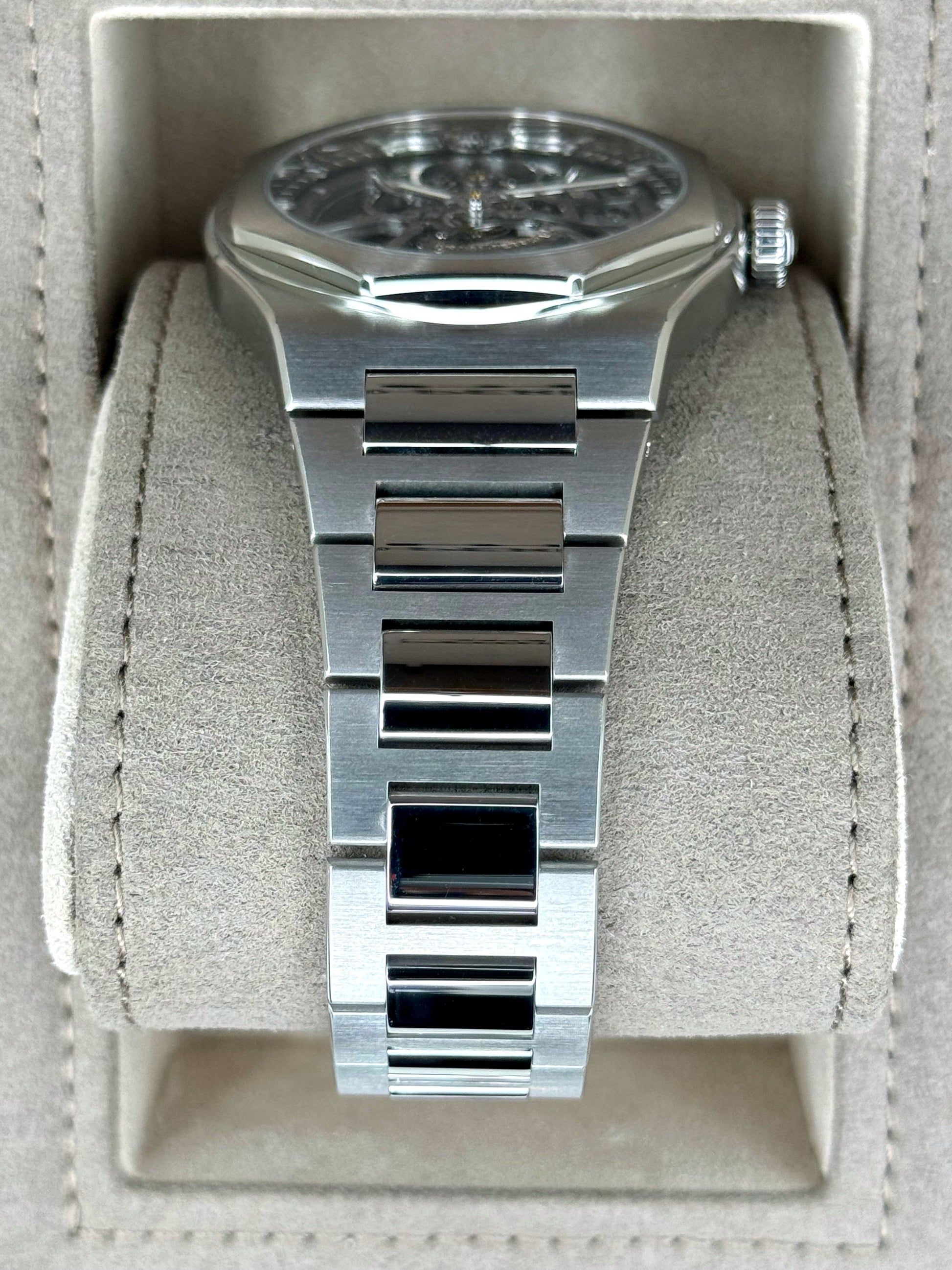 2022 Girard-Perregaux Laureato 42mm 81015-11-001-11A Skelton Dial - MyWatchLLC