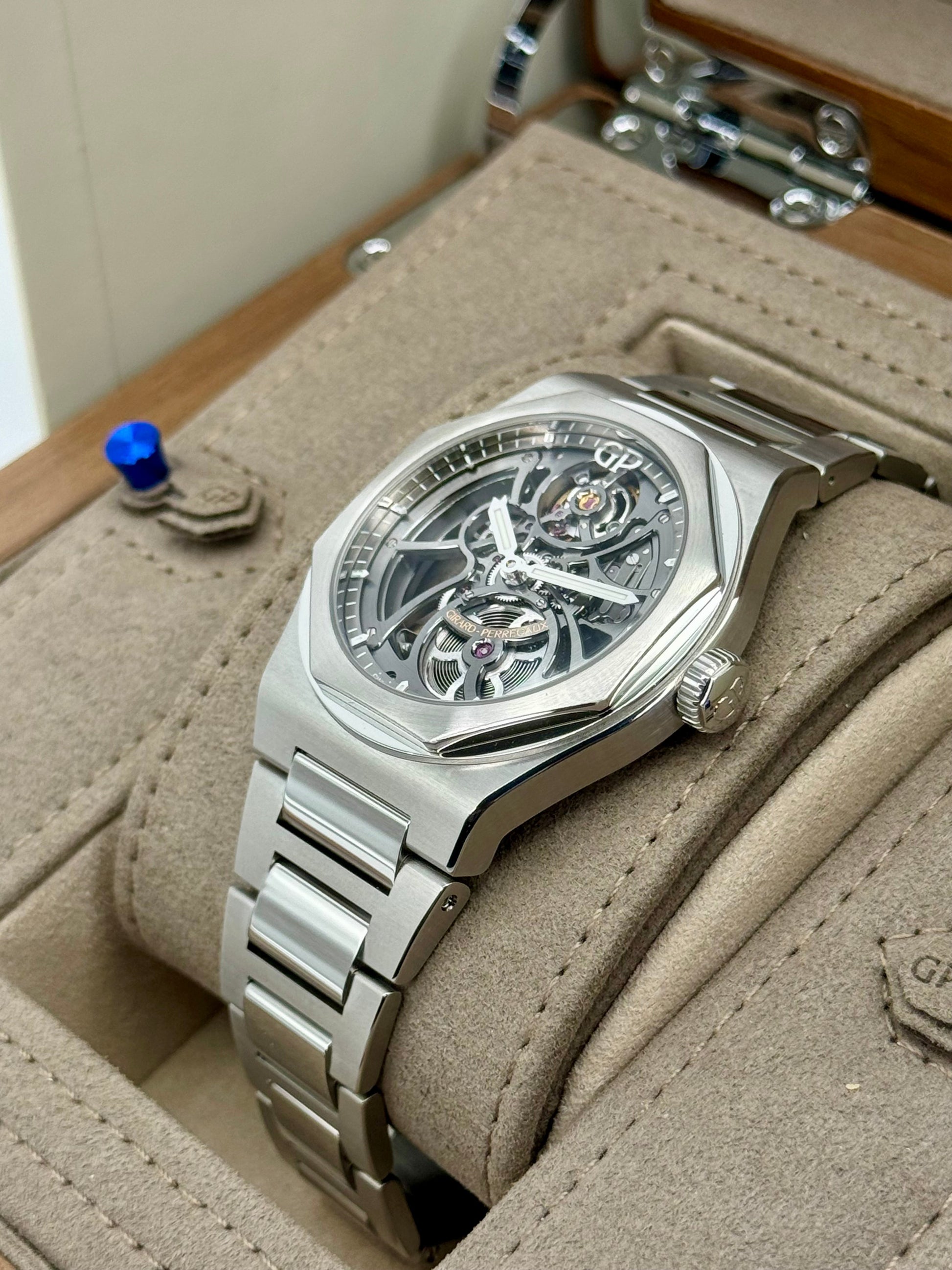 2022 Girard-Perregaux Laureato 42mm 81015-11-001-11A Skelton Dial - MyWatchLLC