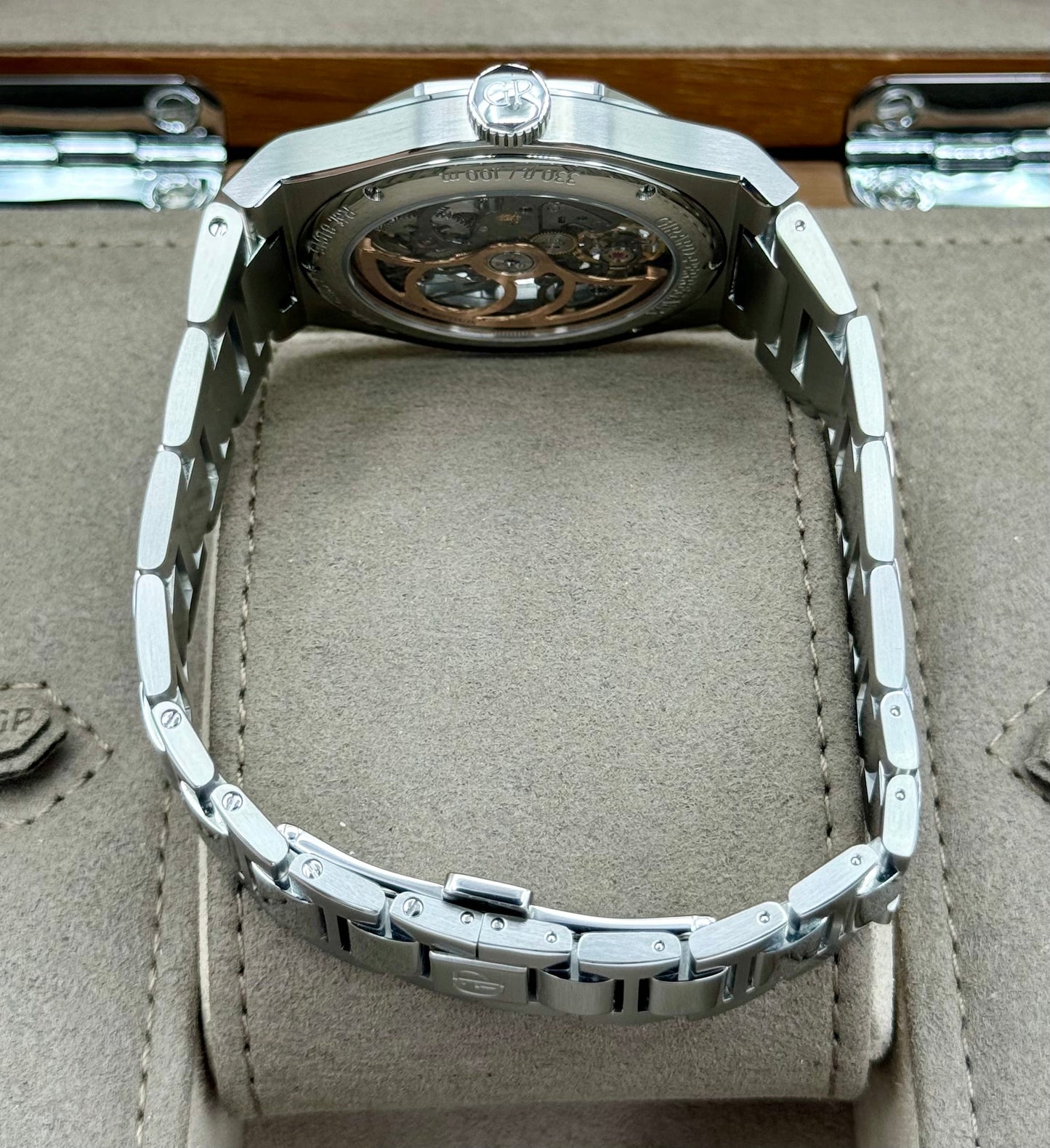 2022 Girard-Perregaux Laureato 42mm 81015-11-001-11A Skelton Dial - MyWatchLLC