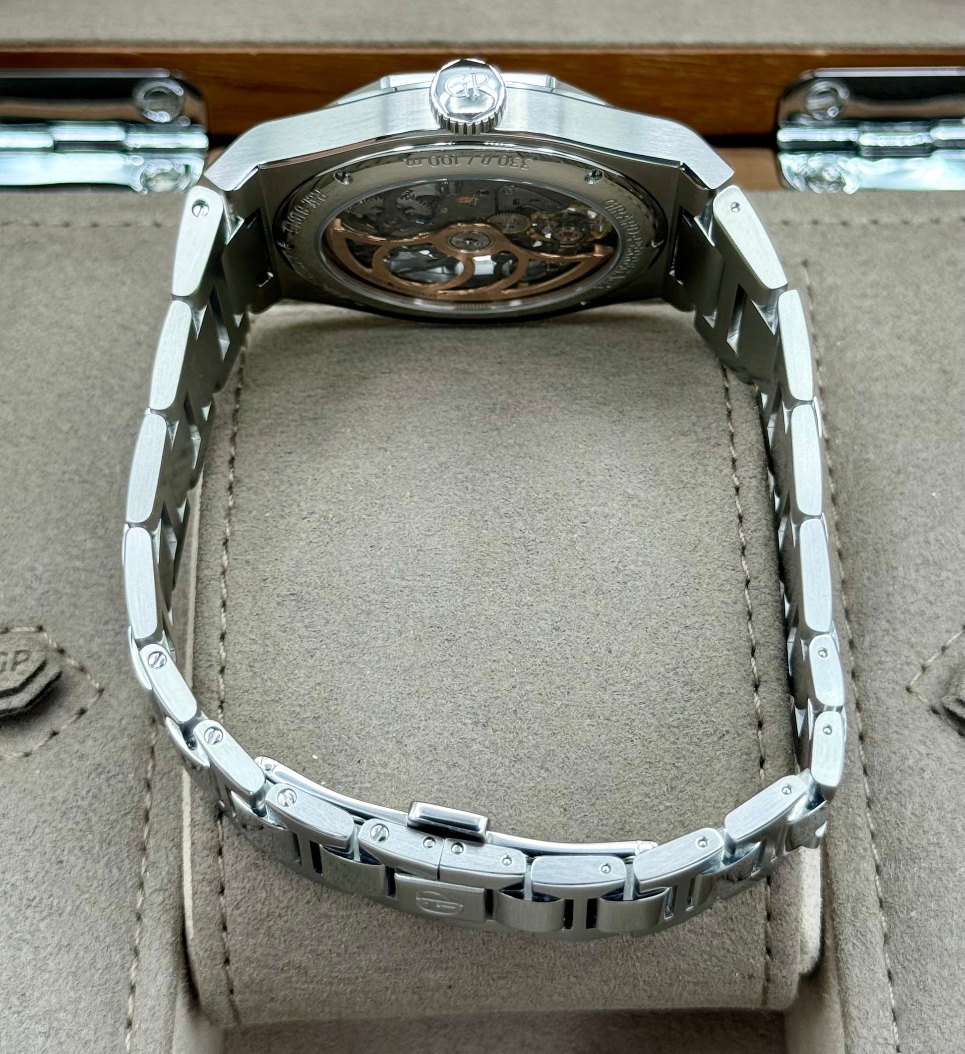 2022 Girard-Perregaux Laureato 42mm 81015-11-001-11A Skelton Dial - MyWatchLLC