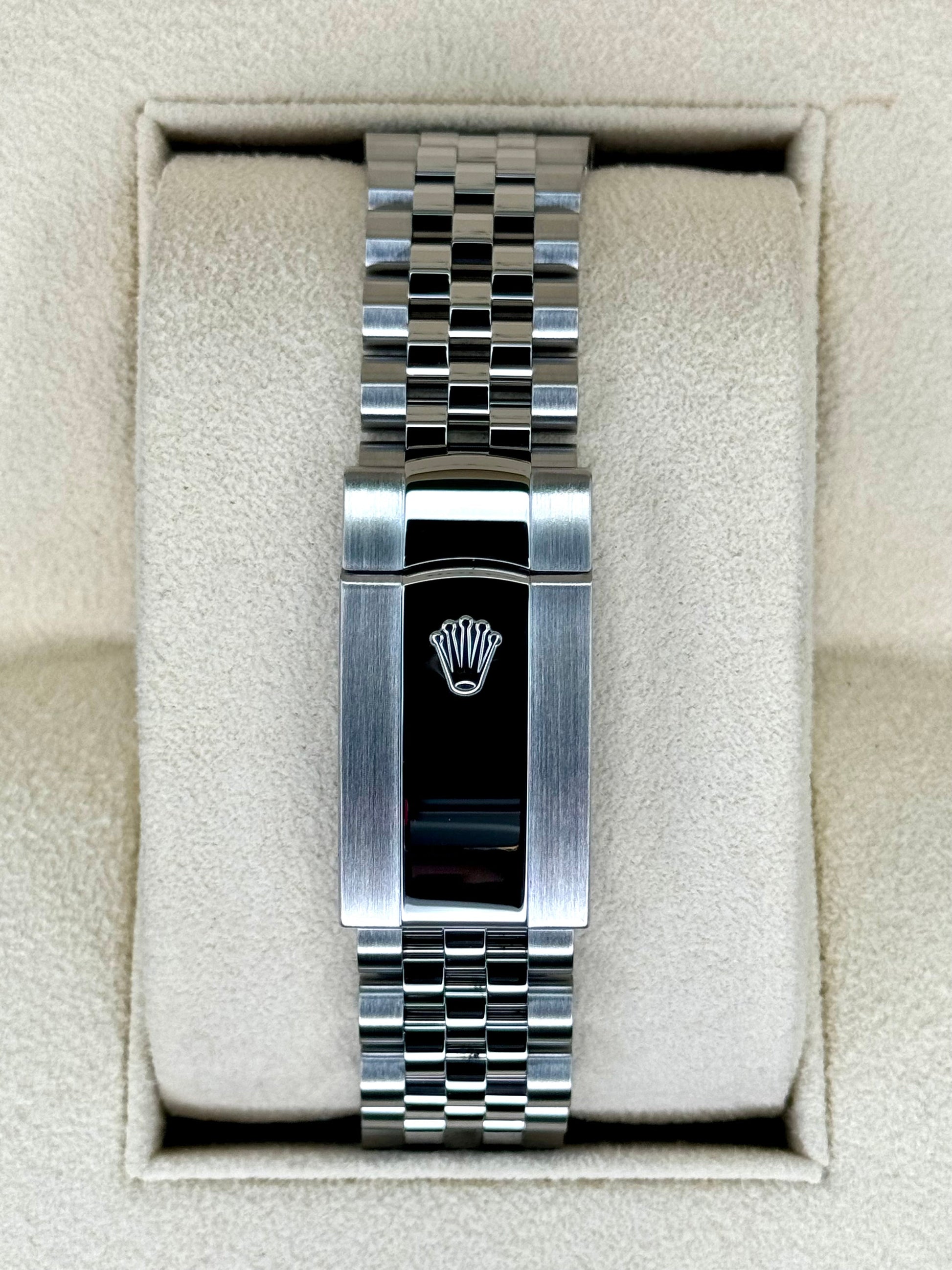 2022 Rolex Datejust 41mm 126300 Stainless Steel Jubilee Blue Motif Dial - MyWatchLLC