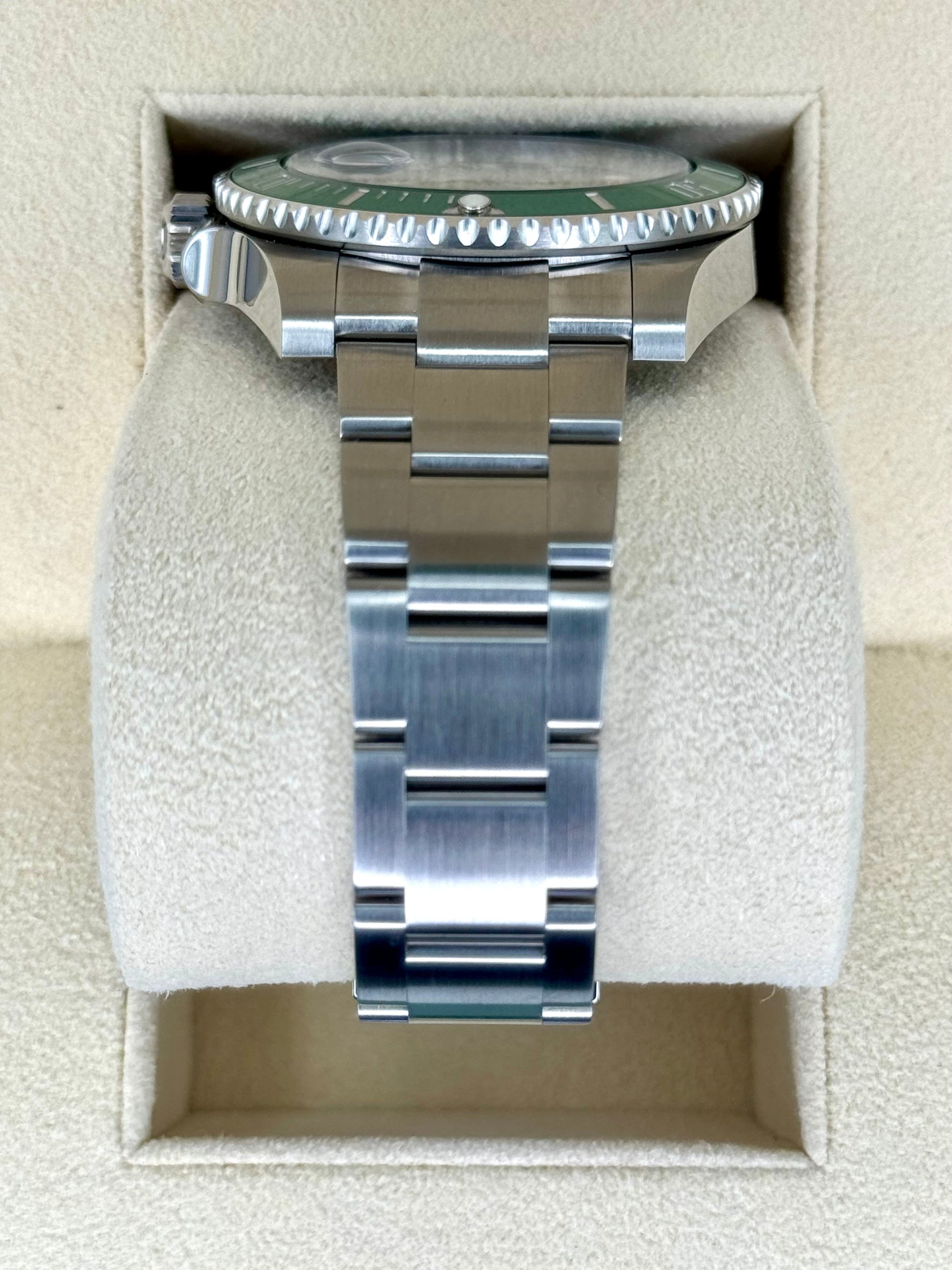 NEW 2020 Rolex Submariner "Hulk" 40mm 116610LV Green Dial - MyWatchLLC