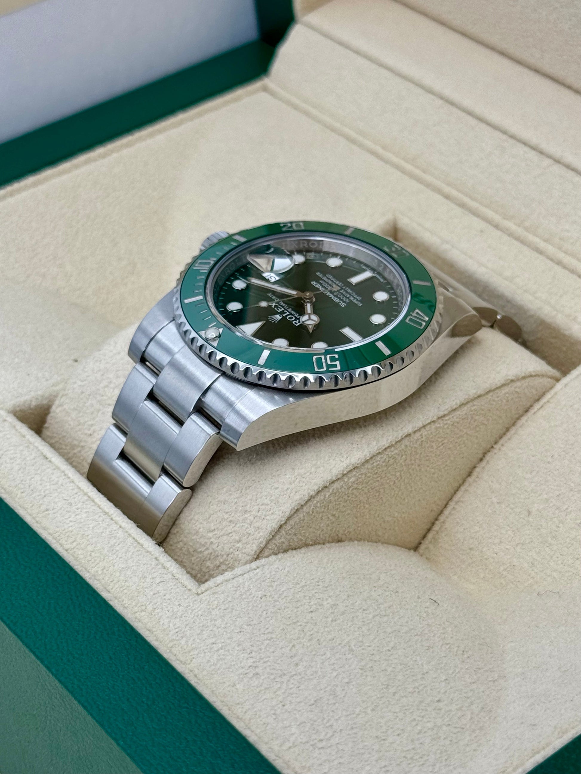 2018 Submariner “Hulkâ€?40mm 116610LV Stainless Steel Green Dial - MyWatchLLC