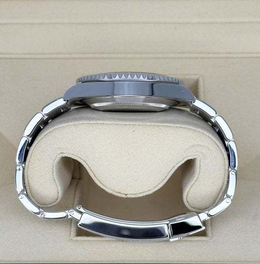 2018 Rolex Submariner "Hulk" 40mm 116610LV Stainless Steel Green Dial - MyWatchLLC