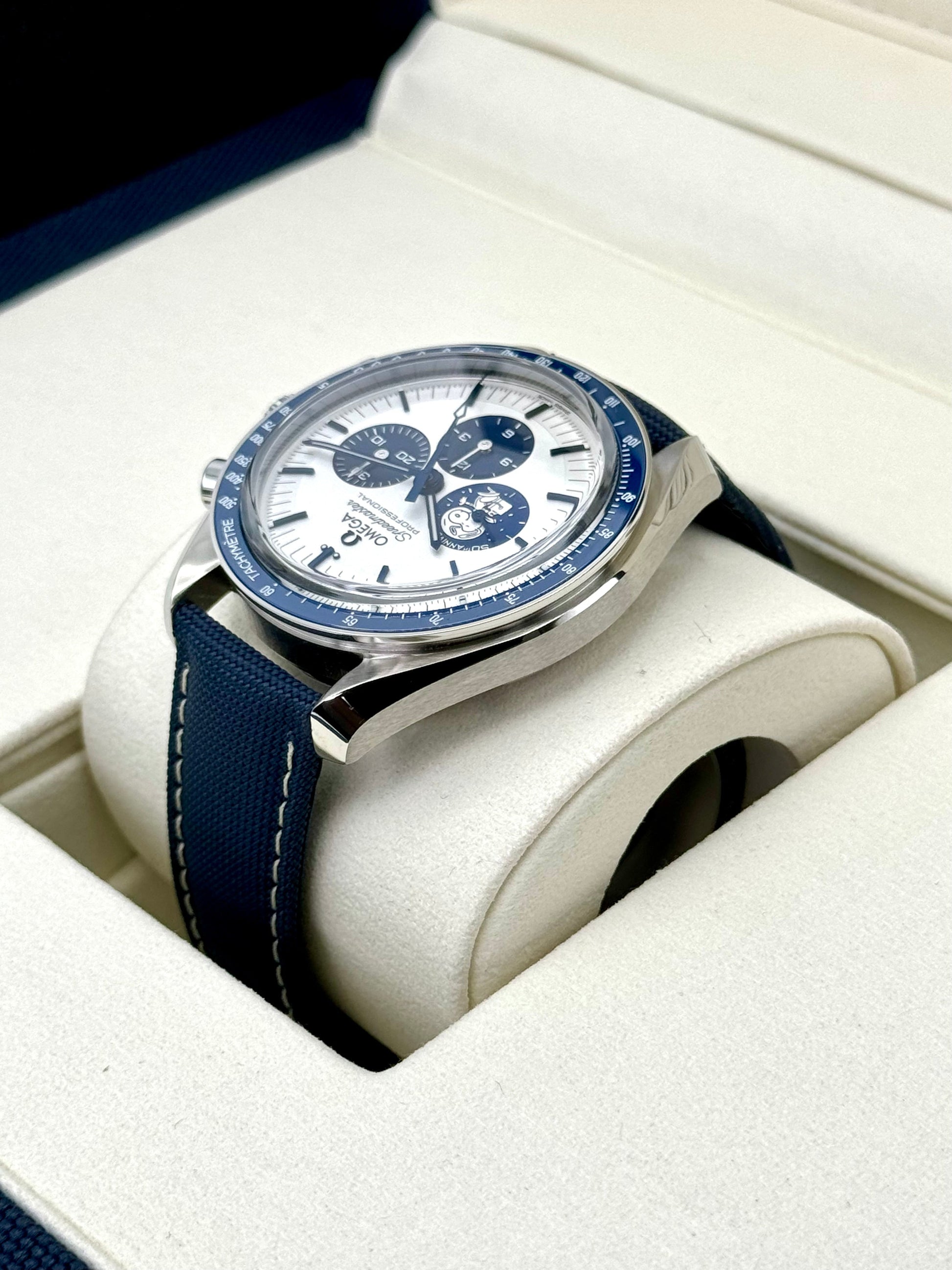 NEW 2023 Speedmaster 42mm 310.32.42.50.02.001 Silver Snoopy Award Dial - MyWatchLLC