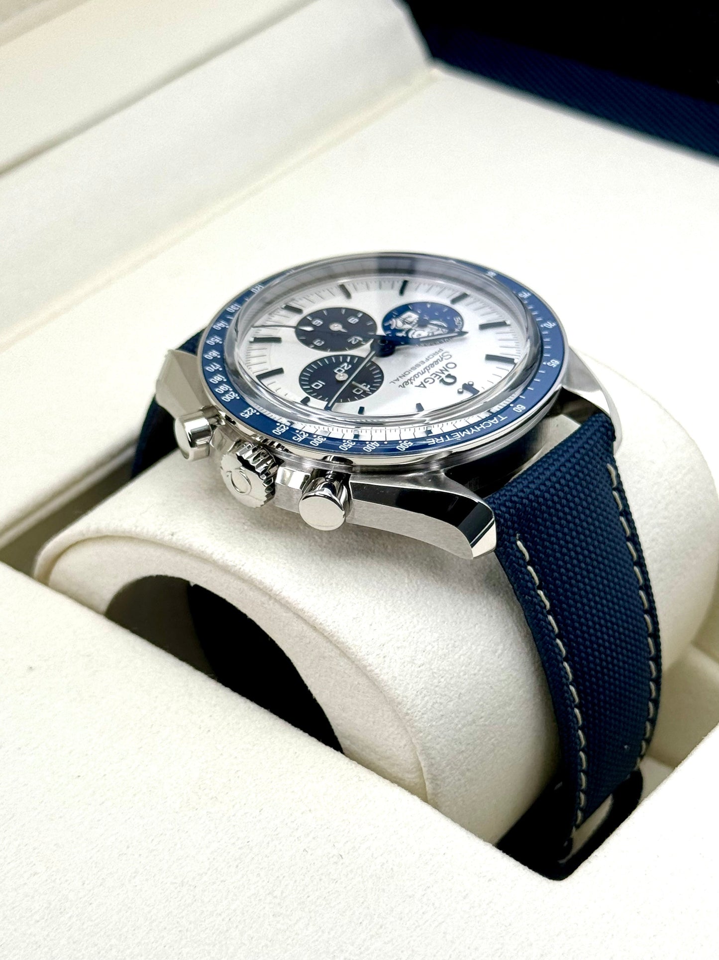 NEW 2023 Speedmaster 42mm 310.32.42.50.02.001 Silver Snoopy Award Dial - MyWatchLLC