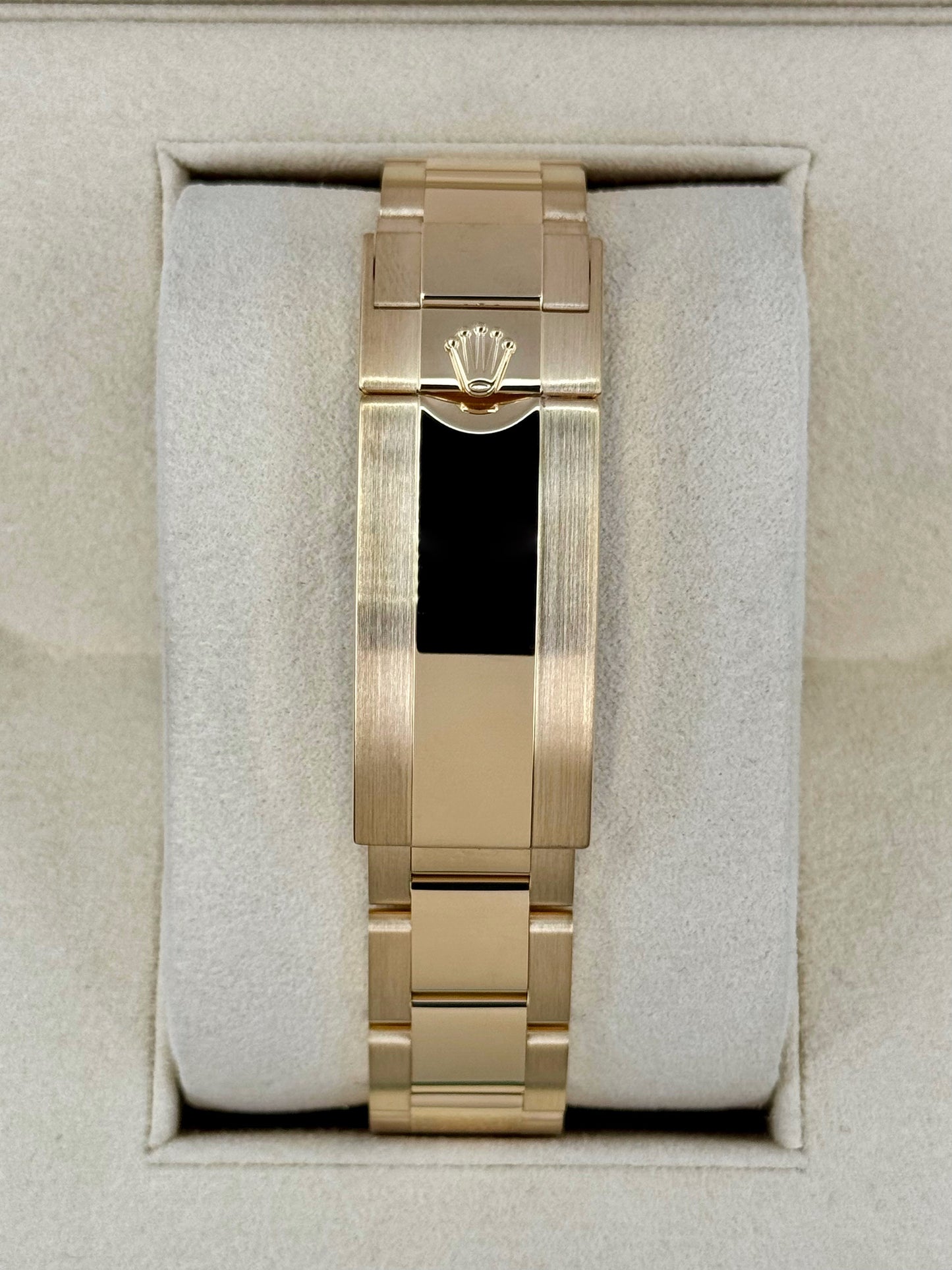 2020 Rolex Submariner 40mm 116618LN 18K Yellow Gold Black Dial - MyWatchLLC