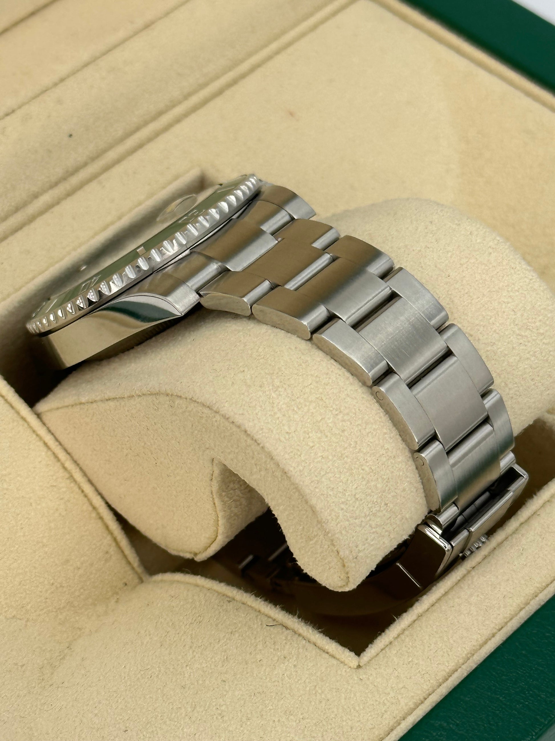 Rolex Submariner Date "Hulk" 40mm 116610LV Stainless Steel Green Dial - MyWatchLLC