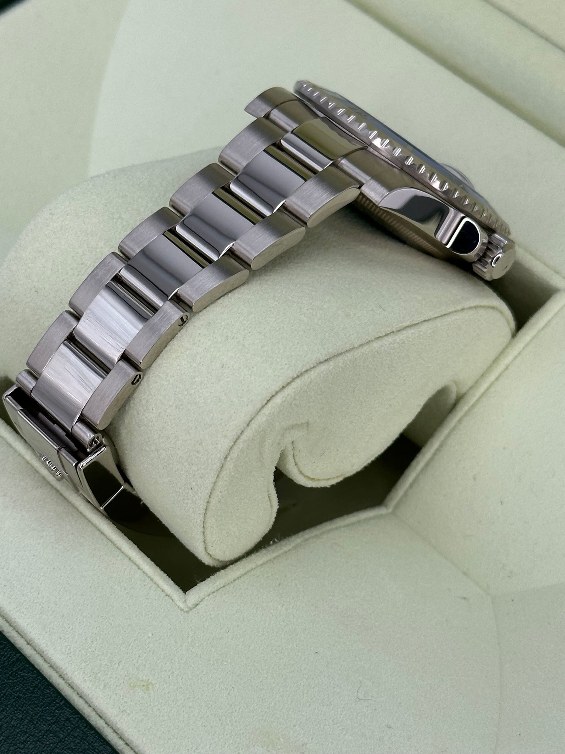 2009 Rolex Submariner Date “Smurfâ€?40mm 116619LB White Gold Blue Dial - MyWatchLLC