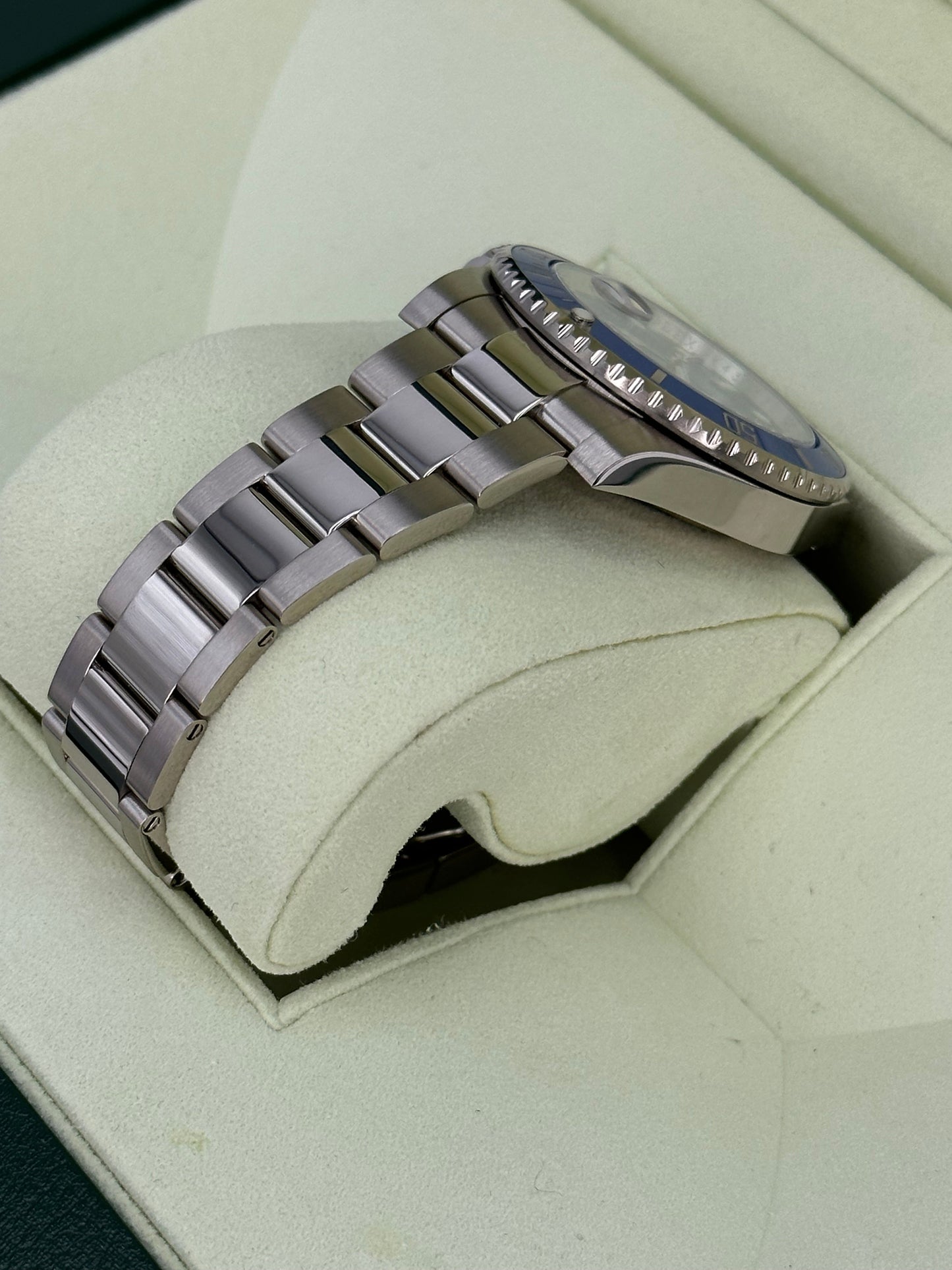 2009 Rolex Submariner Date “Smurfâ€?40mm 116619LB White Gold Blue Dial - MyWatchLLC