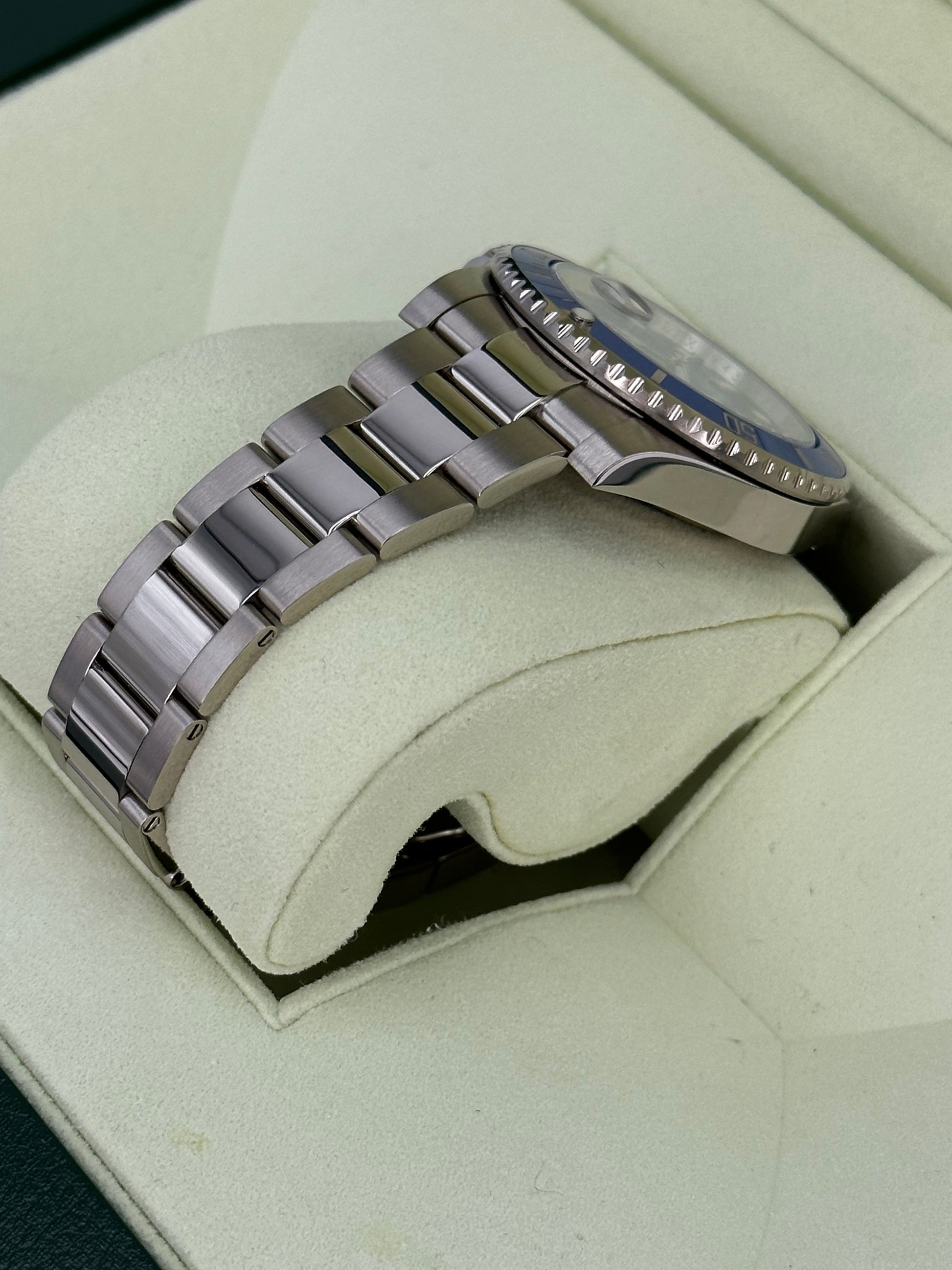 2009 Rolex Submariner Date “Smurfâ€?40mm 116619LB White Gold Blue Dial - MyWatchLLC