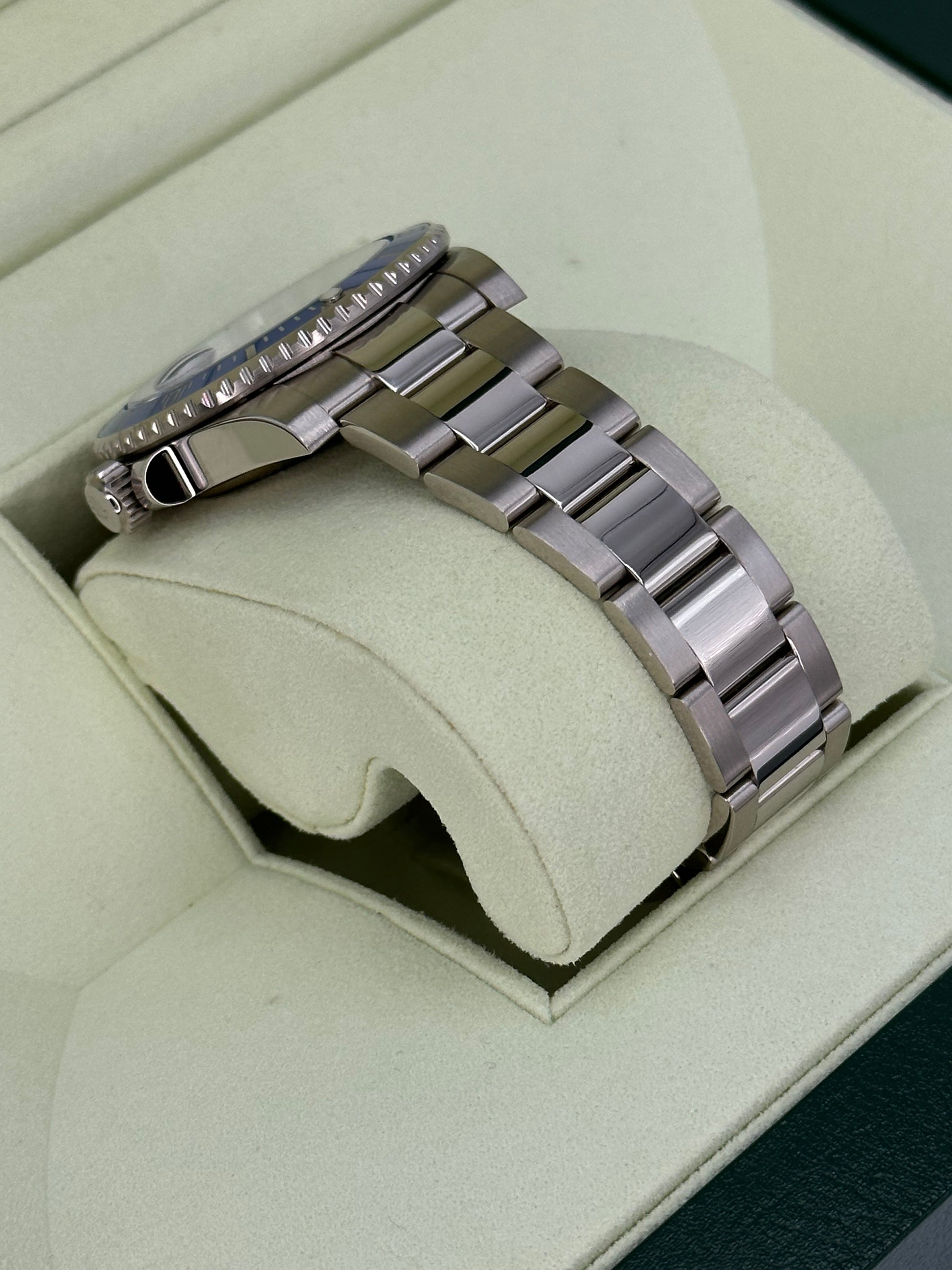 2009 Rolex Submariner Date “Smurfâ€?40mm 116619LB White Gold Blue Dial - MyWatchLLC