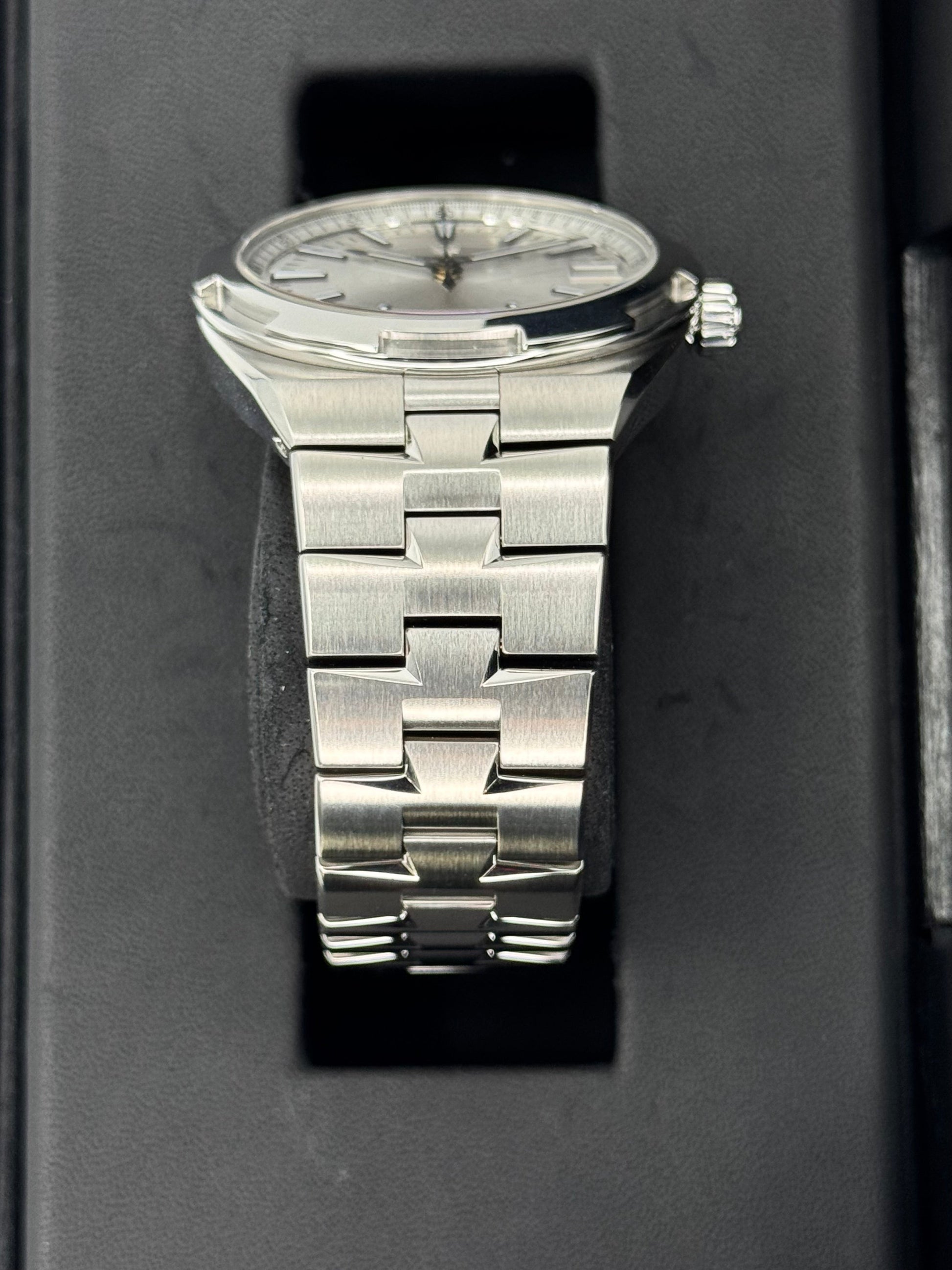 2018 Vacheron Constantin Overseas 41mm 4500V Stainless Silver Dial - MyWatchLLC