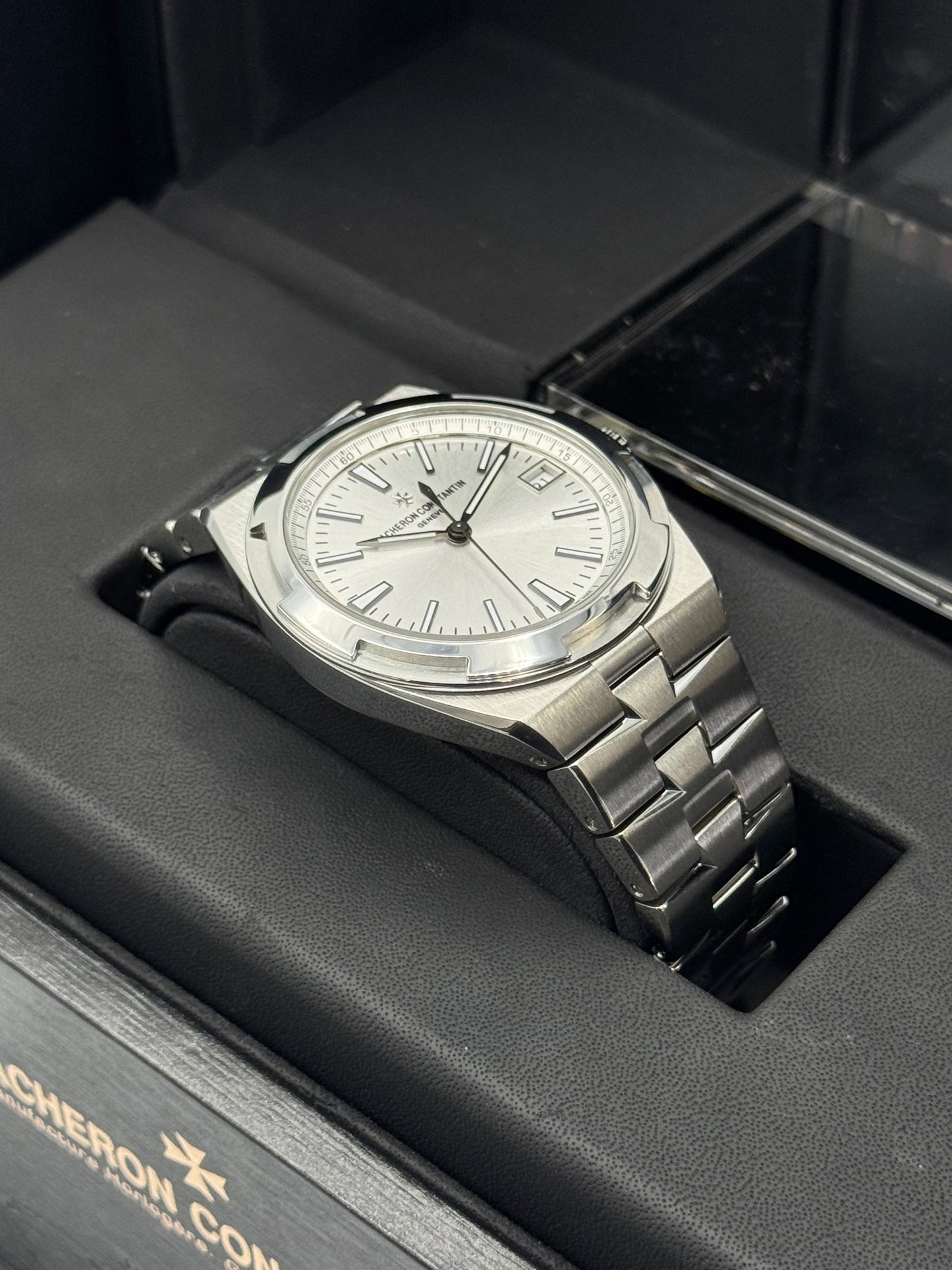 2018 Vacheron Constantin Overseas 41mm 4500V Stainless Silver Dial - MyWatchLLC
