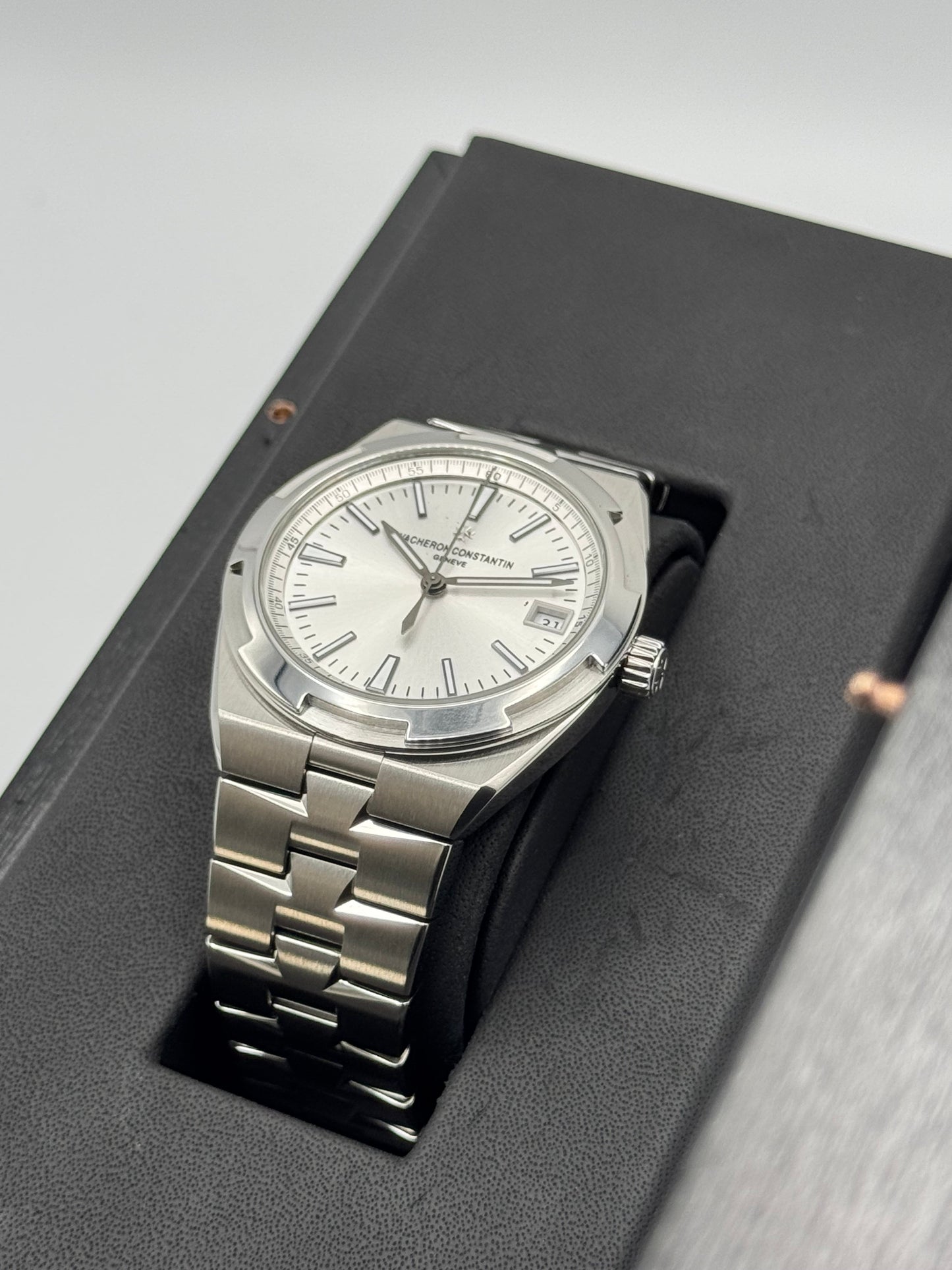 2018 Vacheron Constantin Overseas 41mm 4500V Stainless Silver Dial - MyWatchLLC